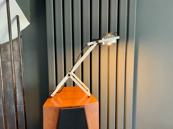 Lampe modèle ''Sintesi'' de tavolo de Ernesto Gismondi pour Artemide, Italie années 70 / modèle blanc