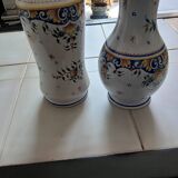 2 vases Delarue motif Rouen