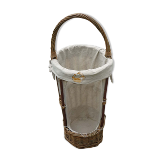 Wicker bread basket with removable cove and house