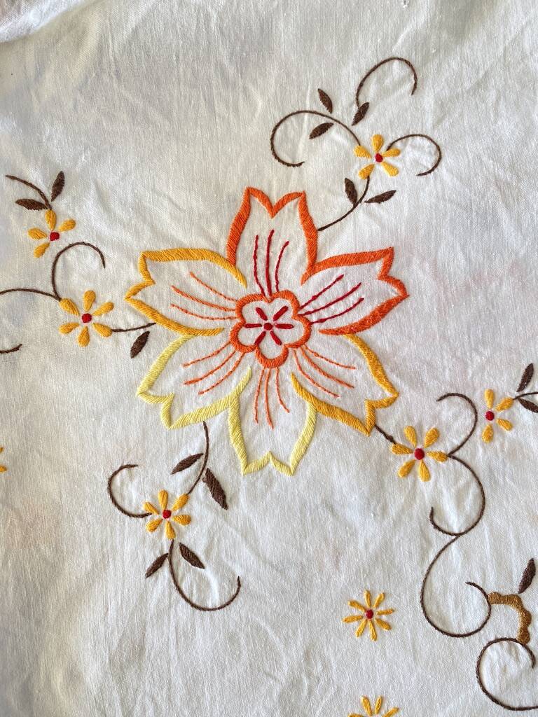 Nappe ronde vintage  70's , broderie mécanique - Coton - Diam. 170cm