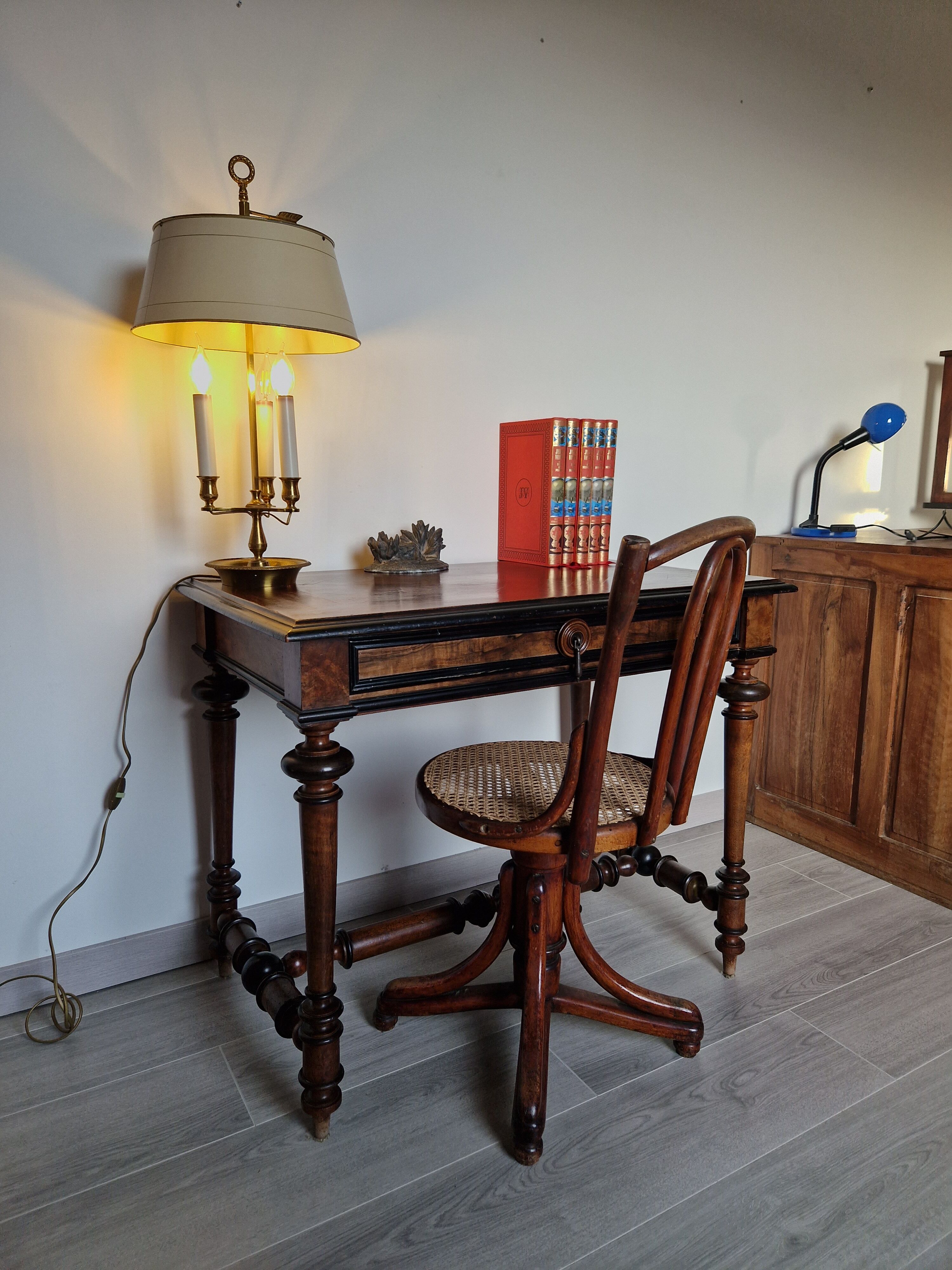 Napoleon nineteenth century desk in solid walnut and mahogany veneer