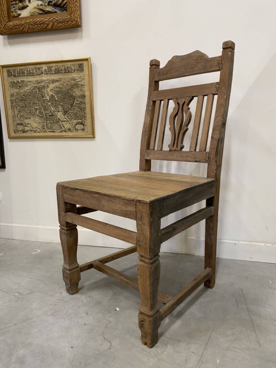 Chaise paysanne ancienne en bois
