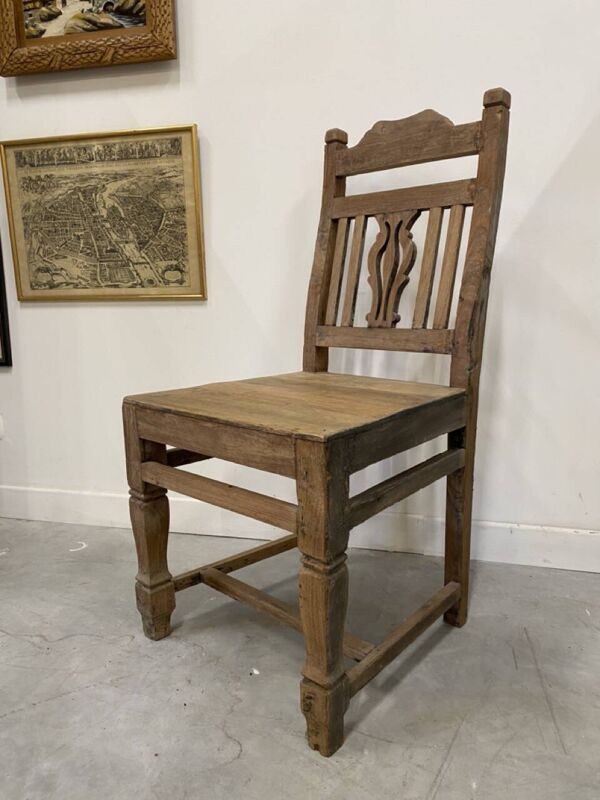 Chaise paysanne ancienne en bois