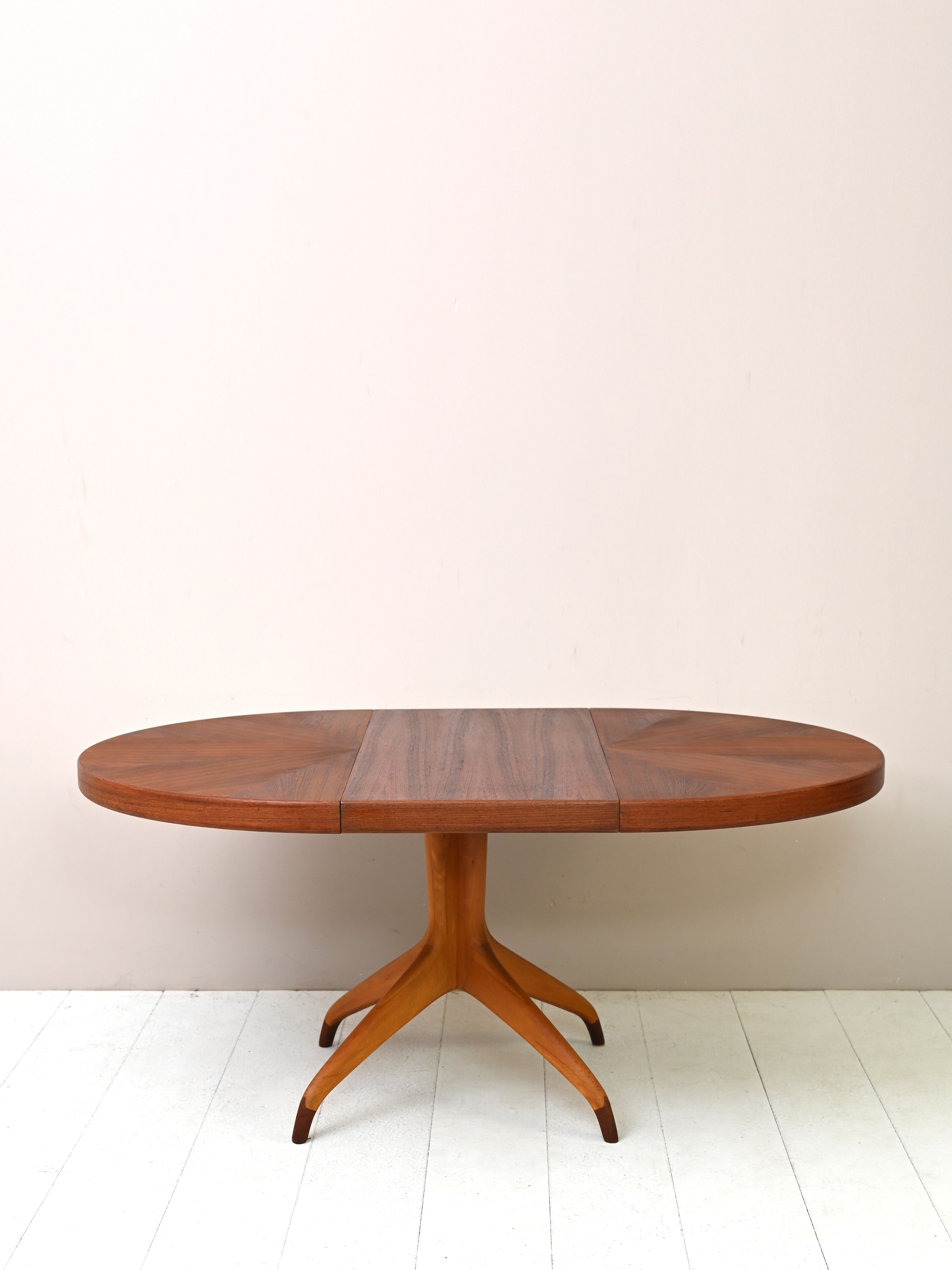 Scandinavian extending table by David Rosen