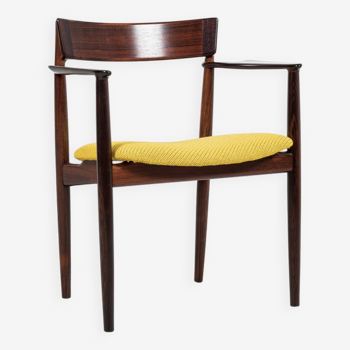 Midcentury Danish chair with armrests in rosewood by Henry Rosengren Hansen for Brande Møbelindustri