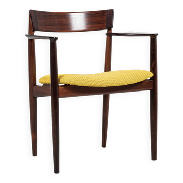 Midcentury Danish chair with armrests in rosewood by Henry Rosengren Hansen for Brande Møbelindustri