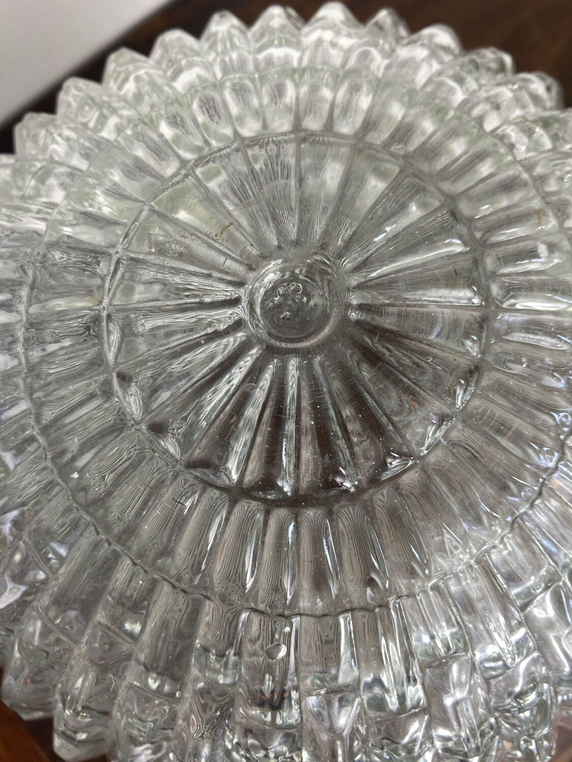 Globe en verre à décors géométriques