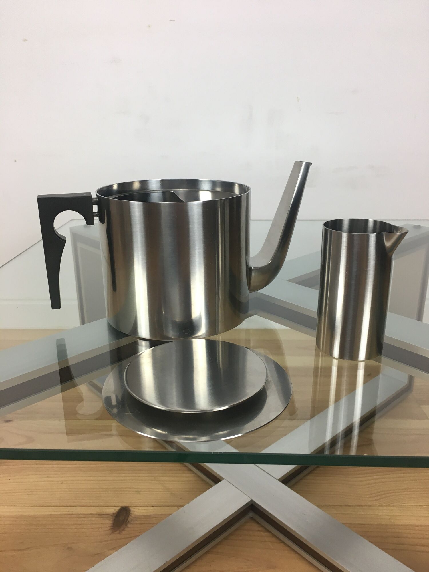Arne Jacobsen stainless steel teapot and milk pot, Cylinda Line, by Stelton
