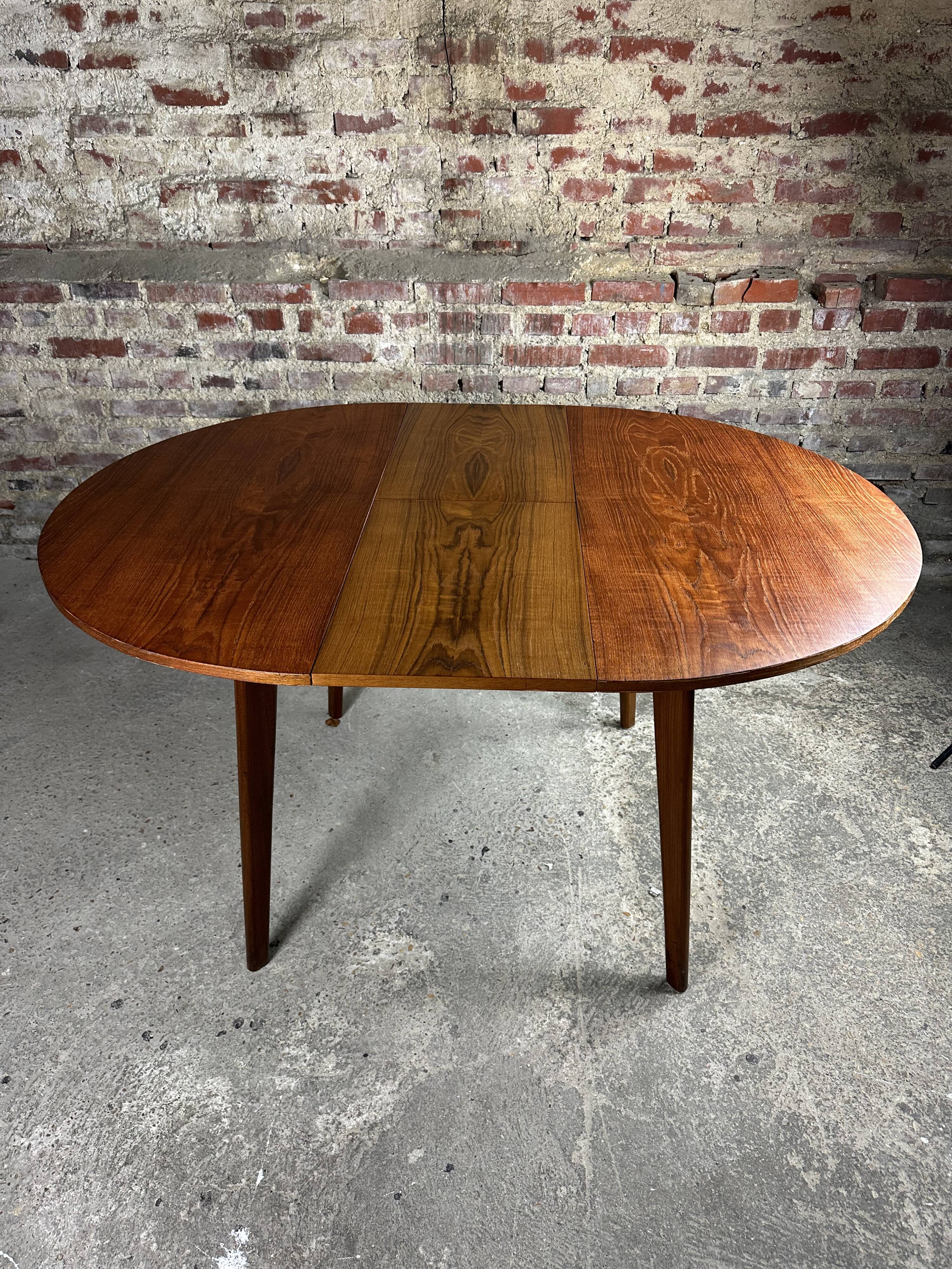 Scandinavian round teak table with integrated extension 70'S
