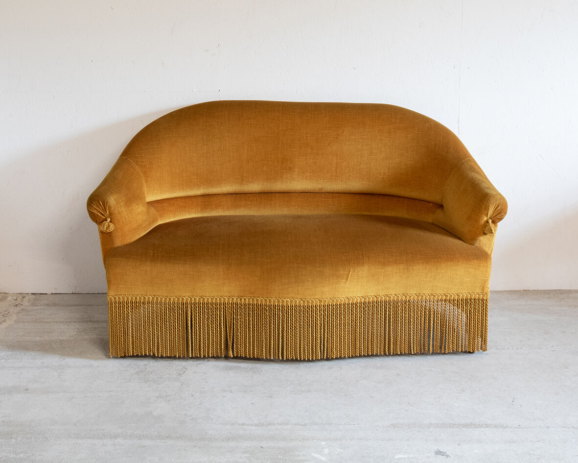 Gold toad bench