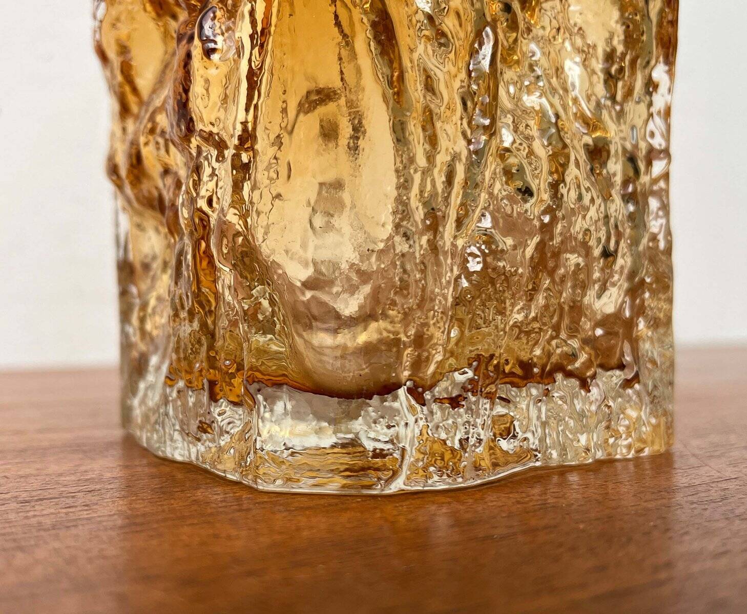 Mid-century modern glass vase by Kai Blomqvist for Kumela, Finland, 1960s.