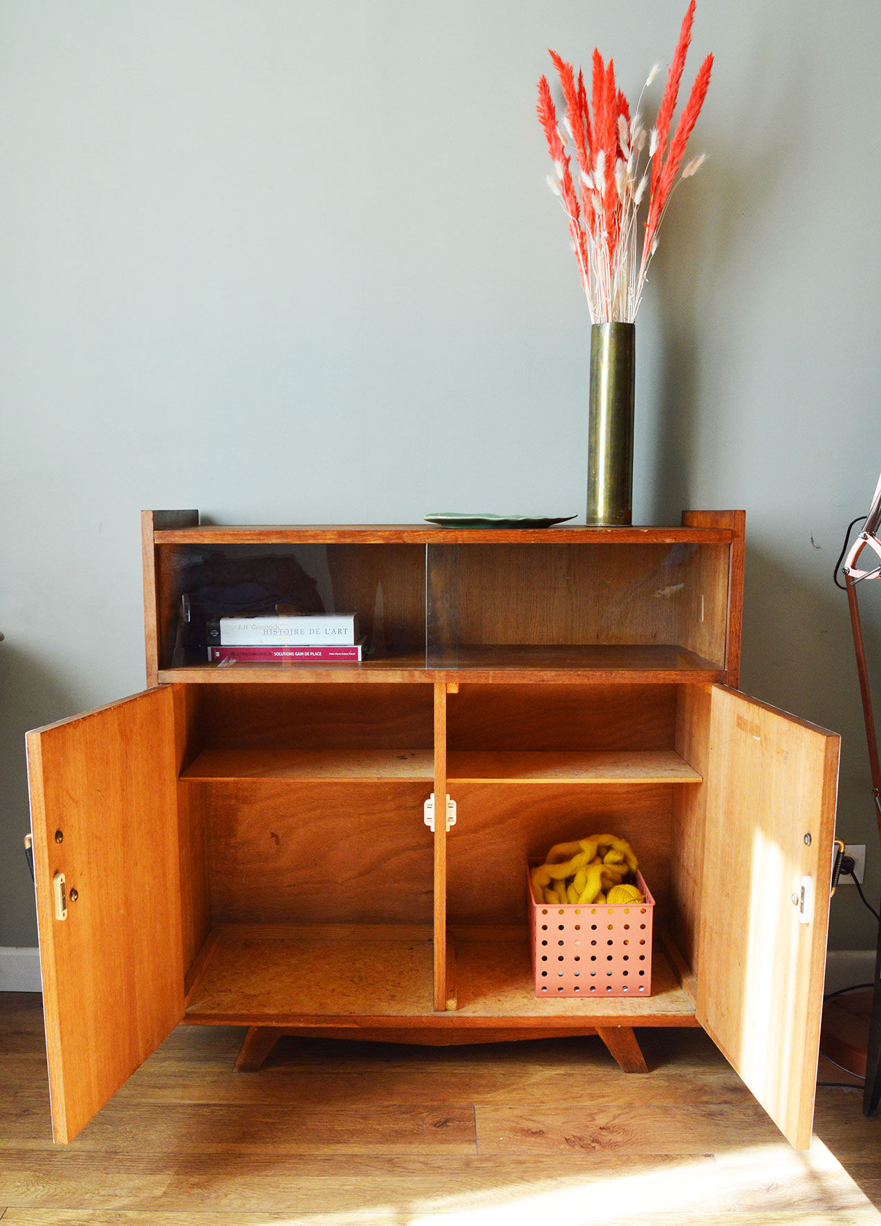 Bahut with compass feet