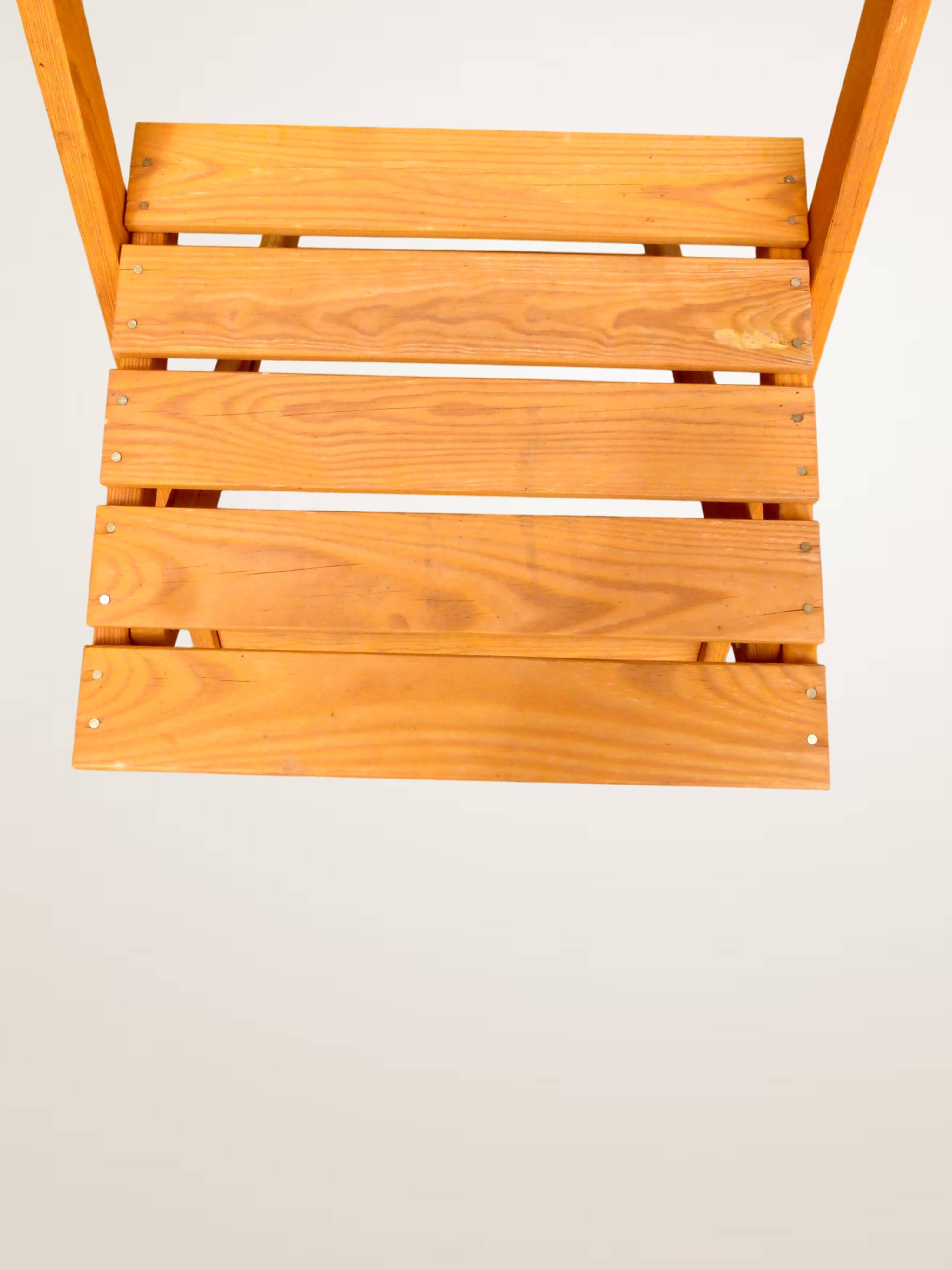 Paire de chaises pliantes en bois blond