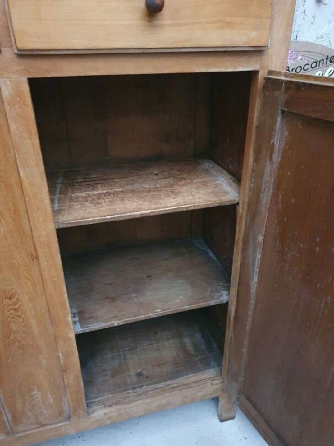 Buffet with 2 doors