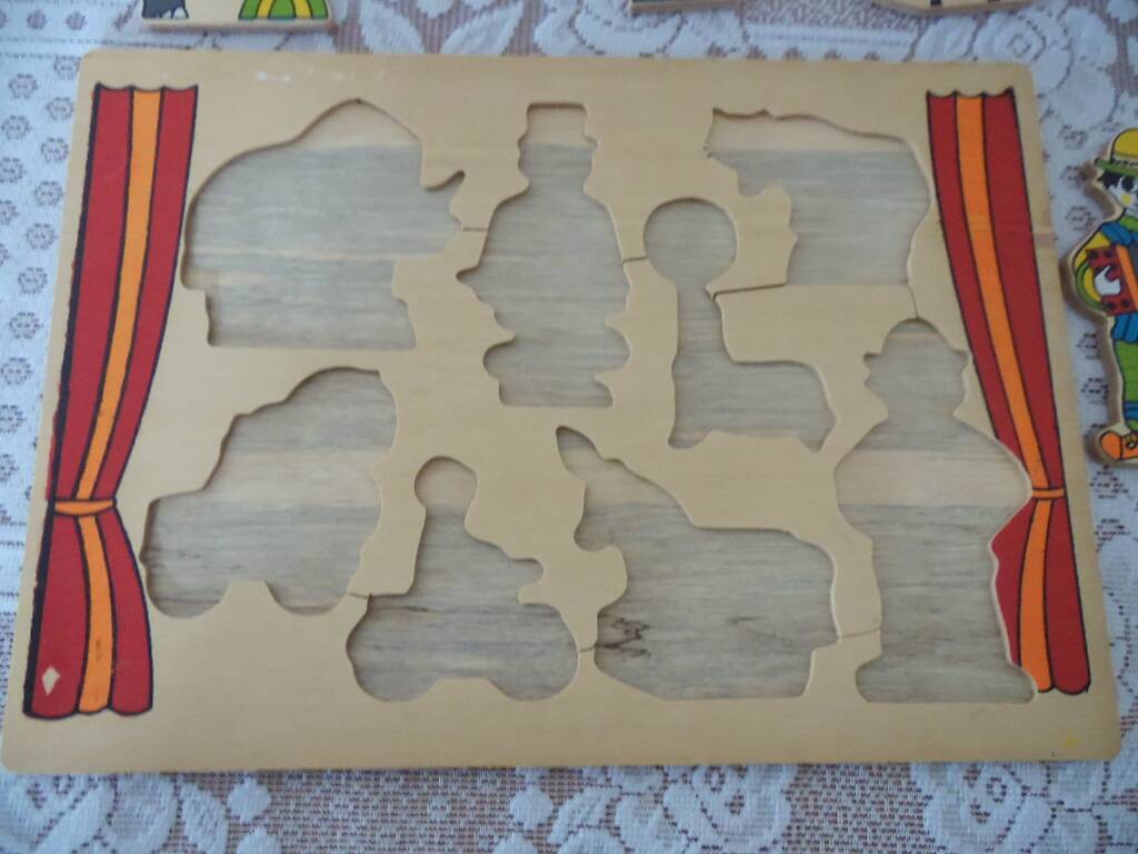 8 piece wooden puzzle the circus