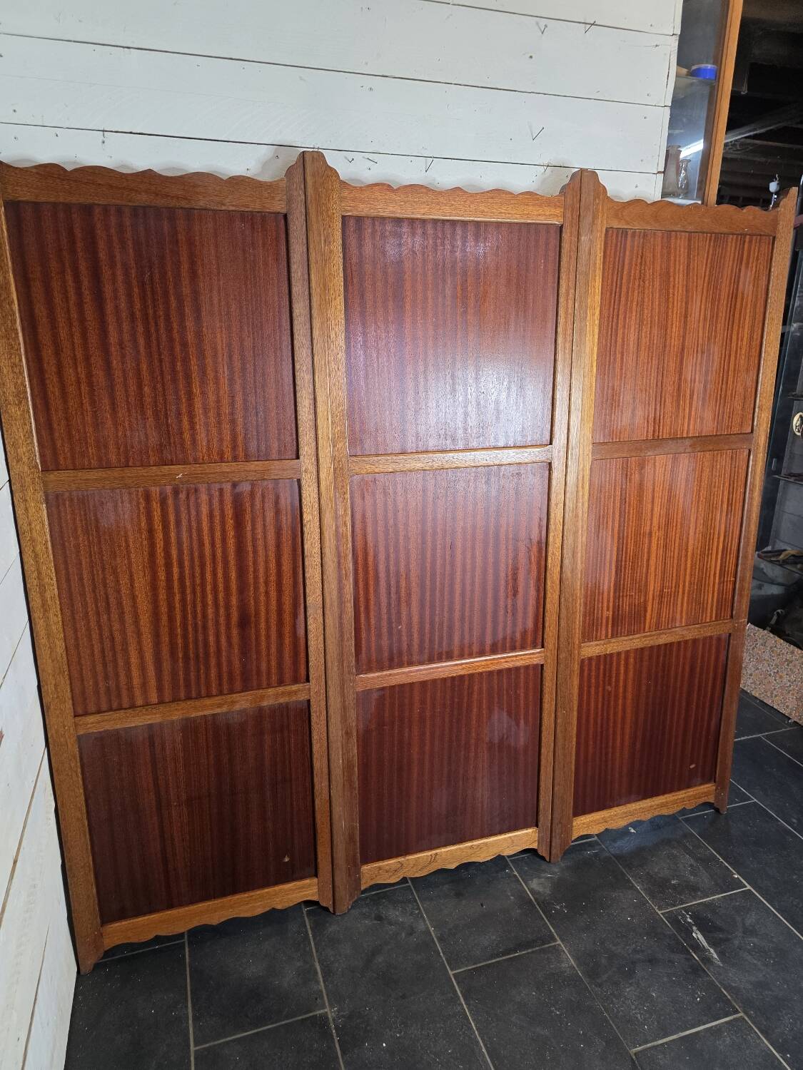 Three-panel screen in mahogany