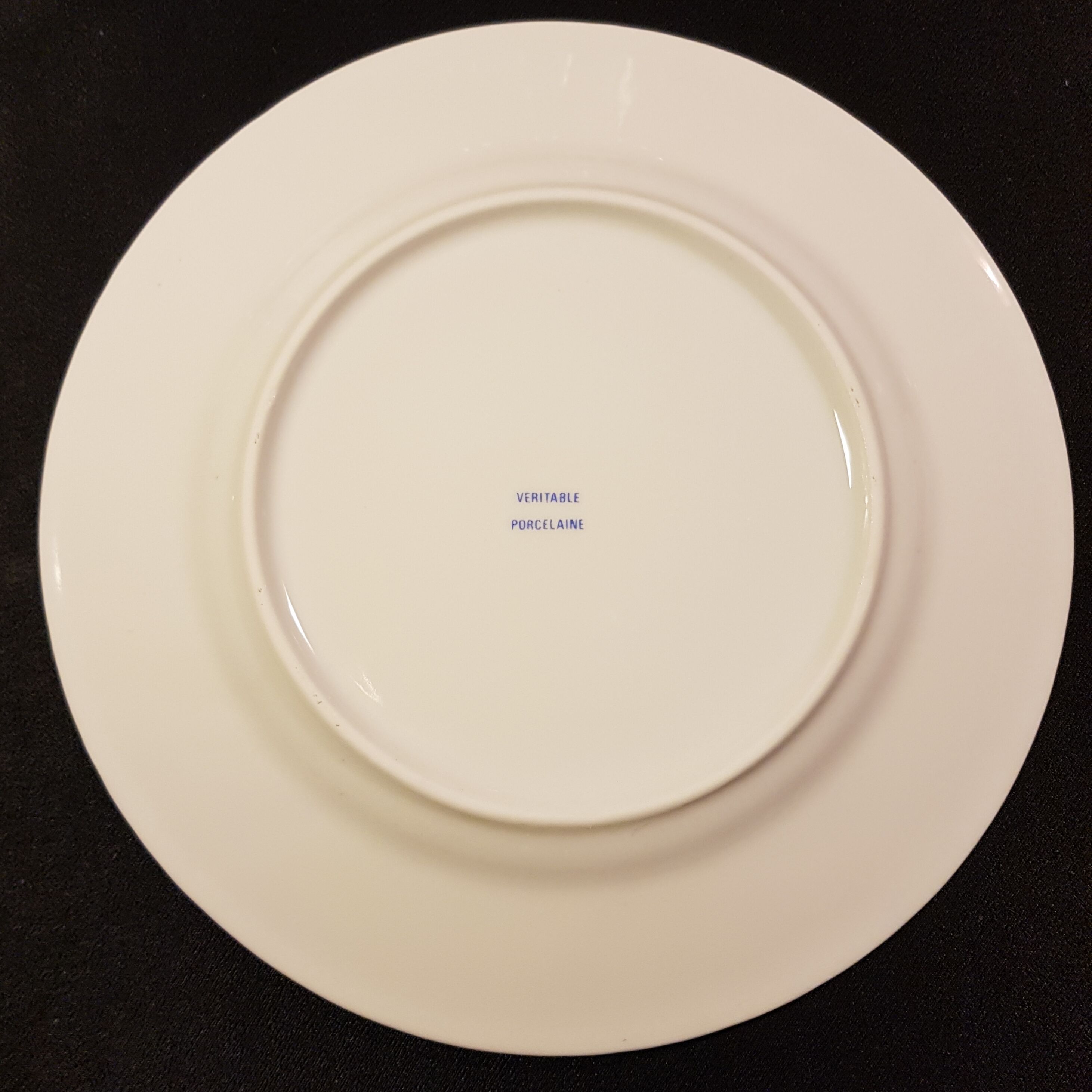 9 Porcelain dessert plates