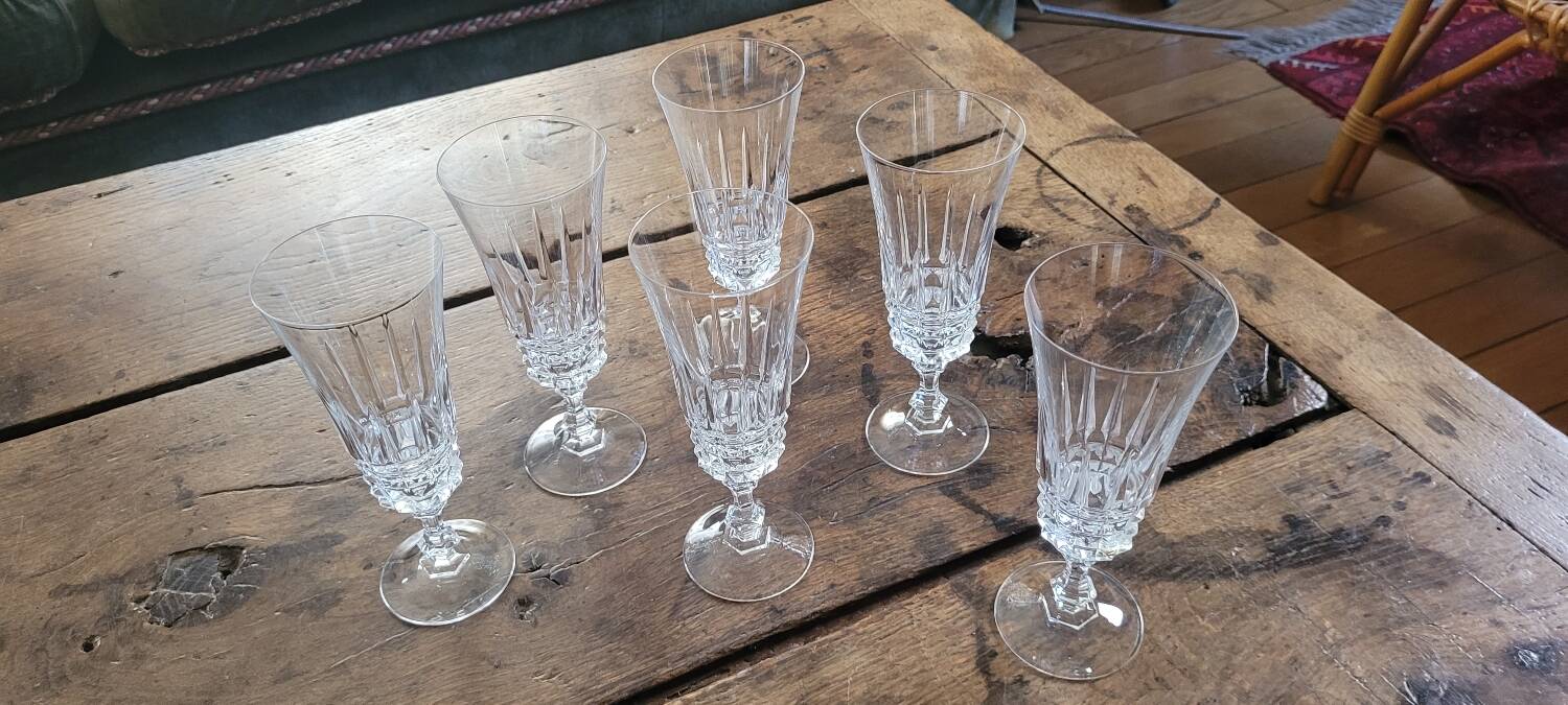 6 crystal flutes