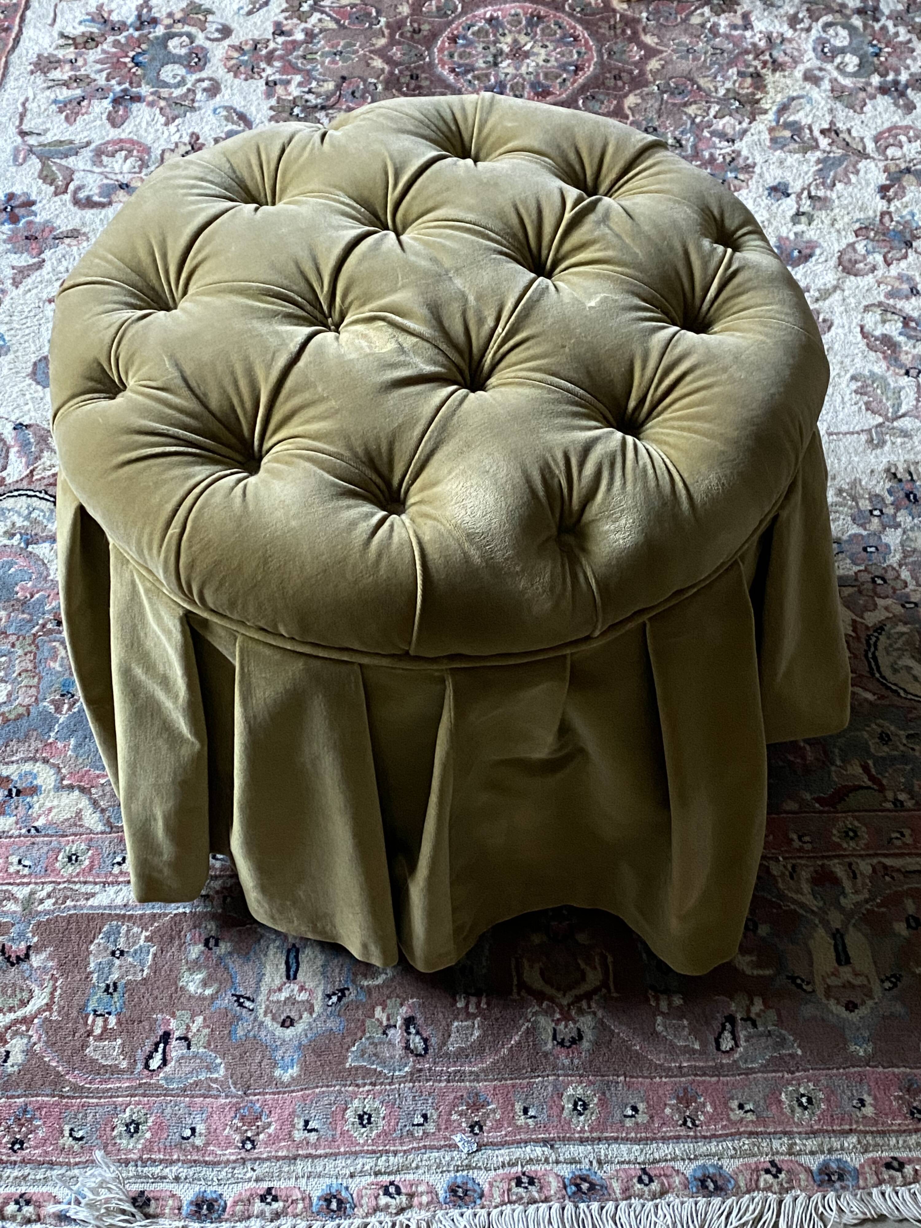 Round velvet pouf
