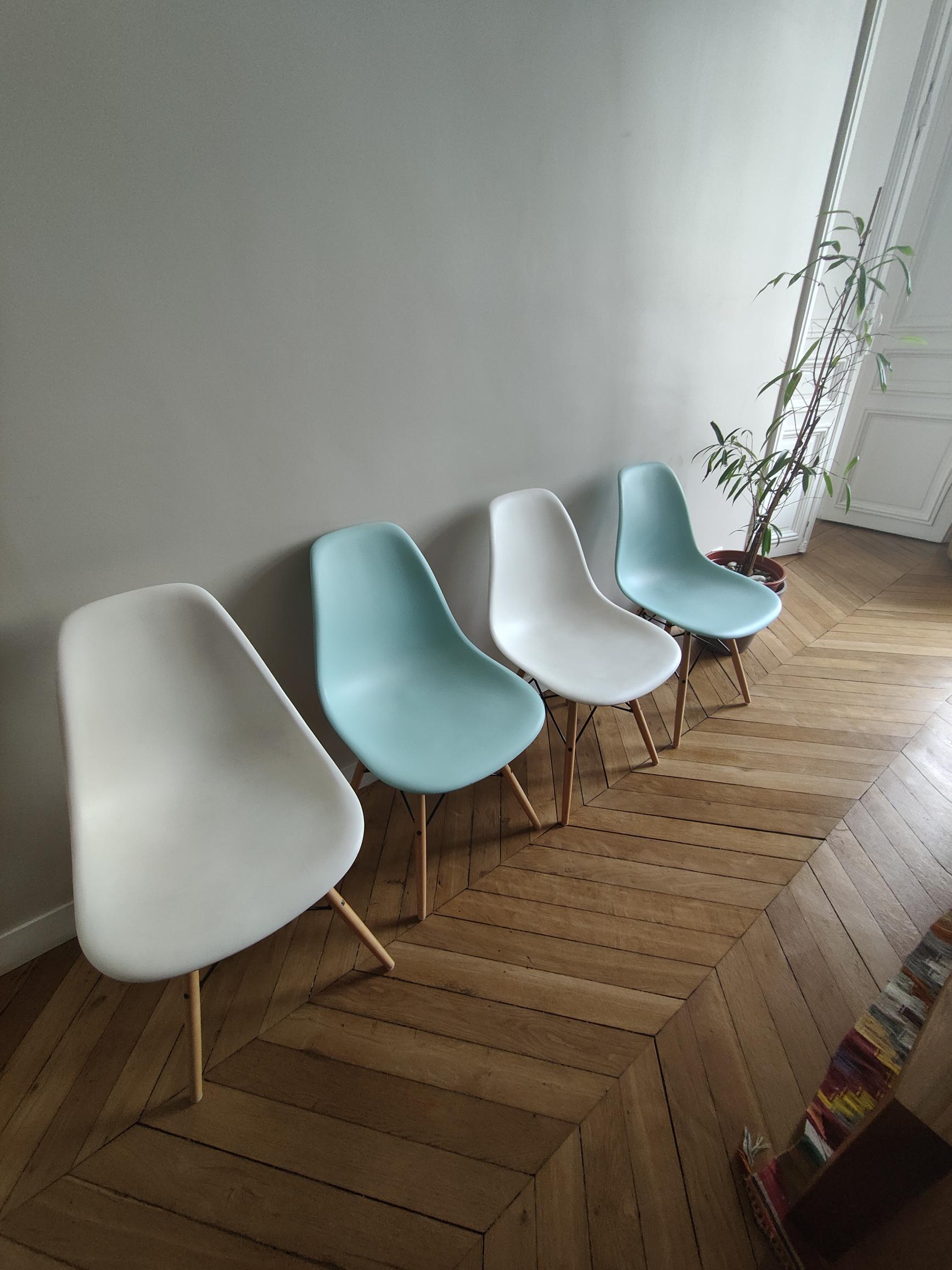 Lot de 4 chaises de Charles & Ray Eames pour Herman Miller