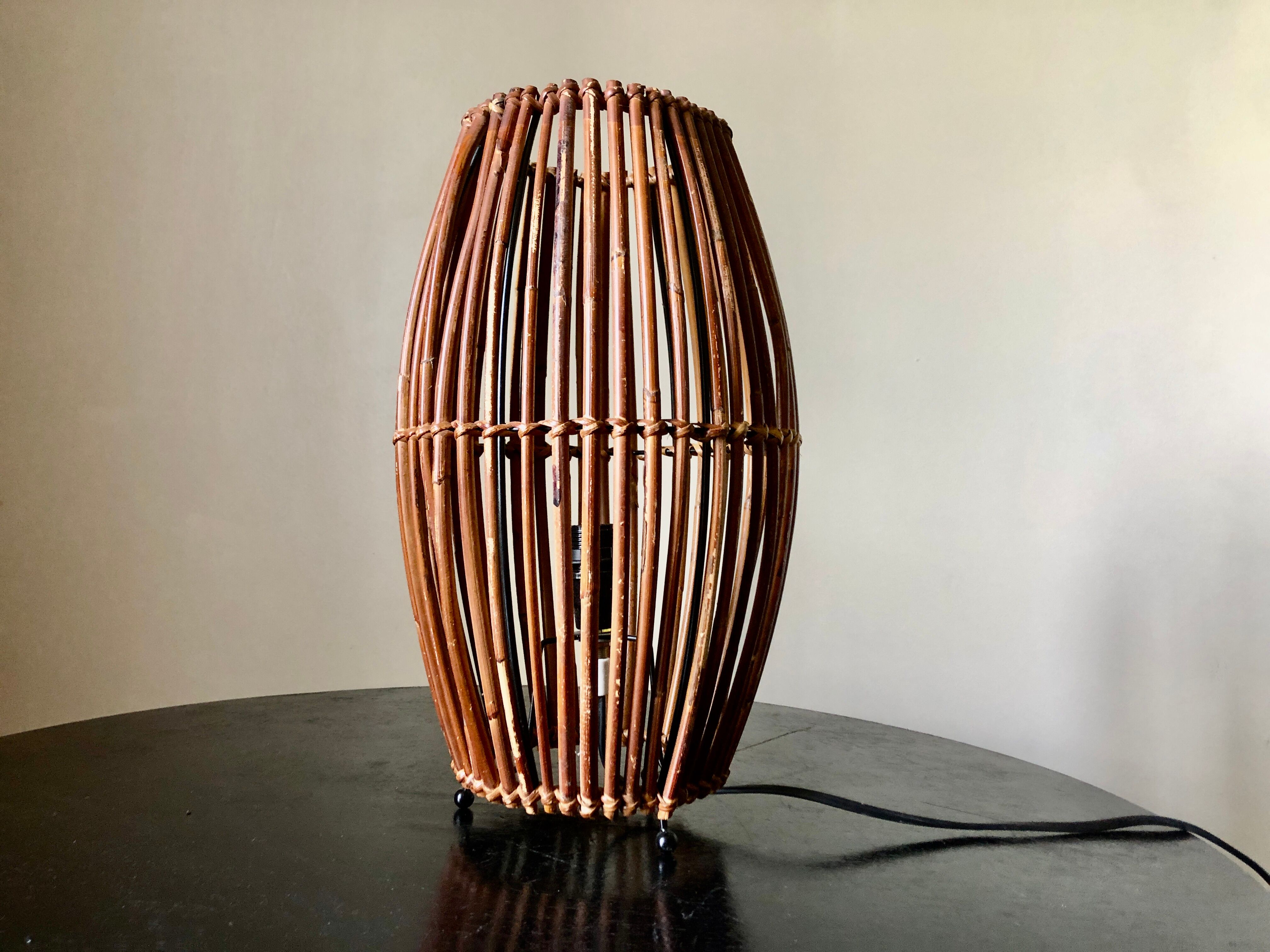 Rattan accent lamp