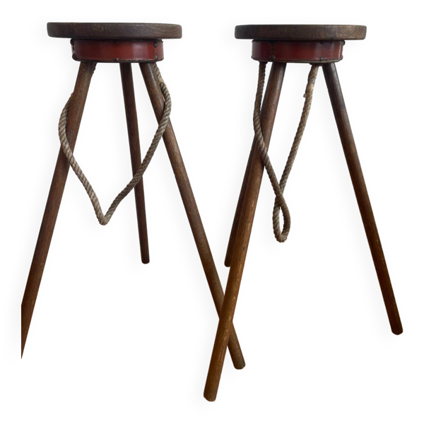 Paire de tabourets de bar, bois et cuir, vers 1950 — Beyit
