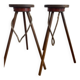 Paire de tabourets de bar, bois et cuir, vers 1950