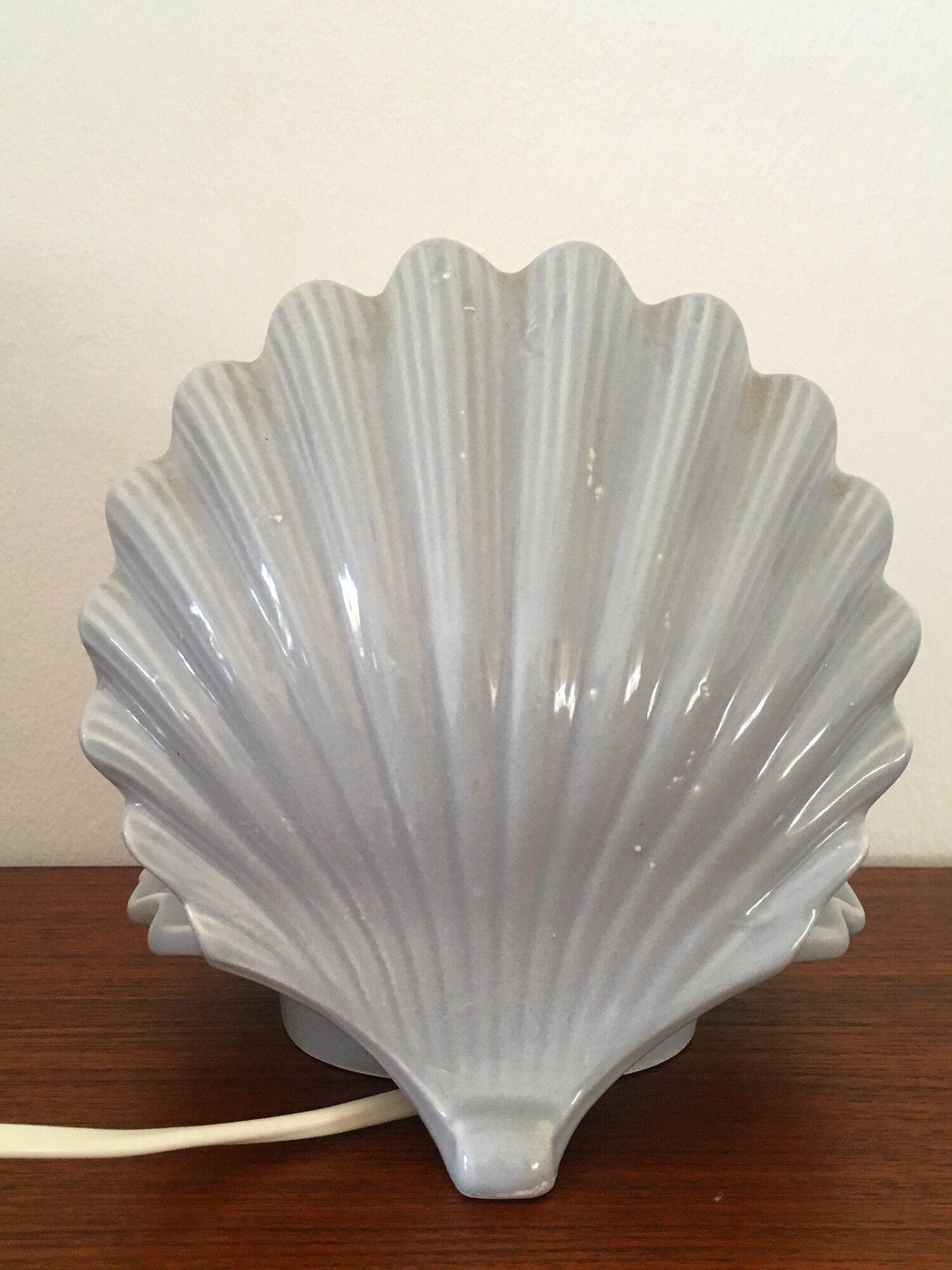 Vintage ceramic shell lamp