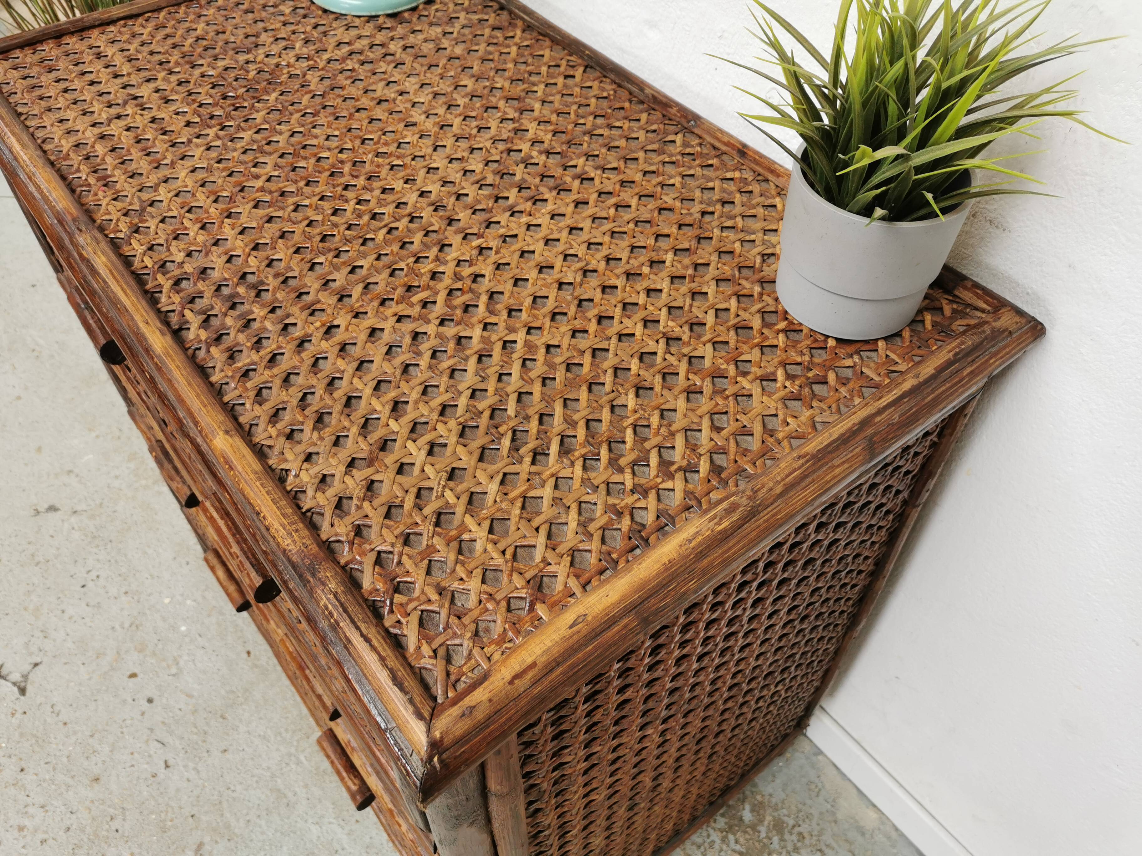 Commode vintage en rotin et cannage