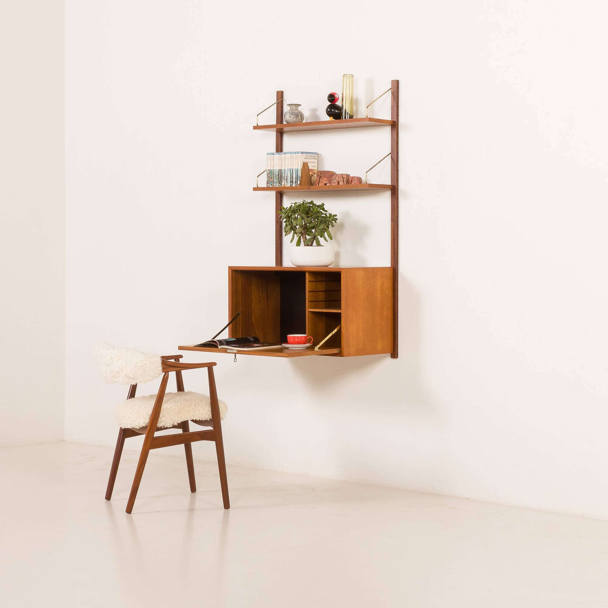 Poul Cadovius teak shelving wall unit with a bureau, Cado 1960s