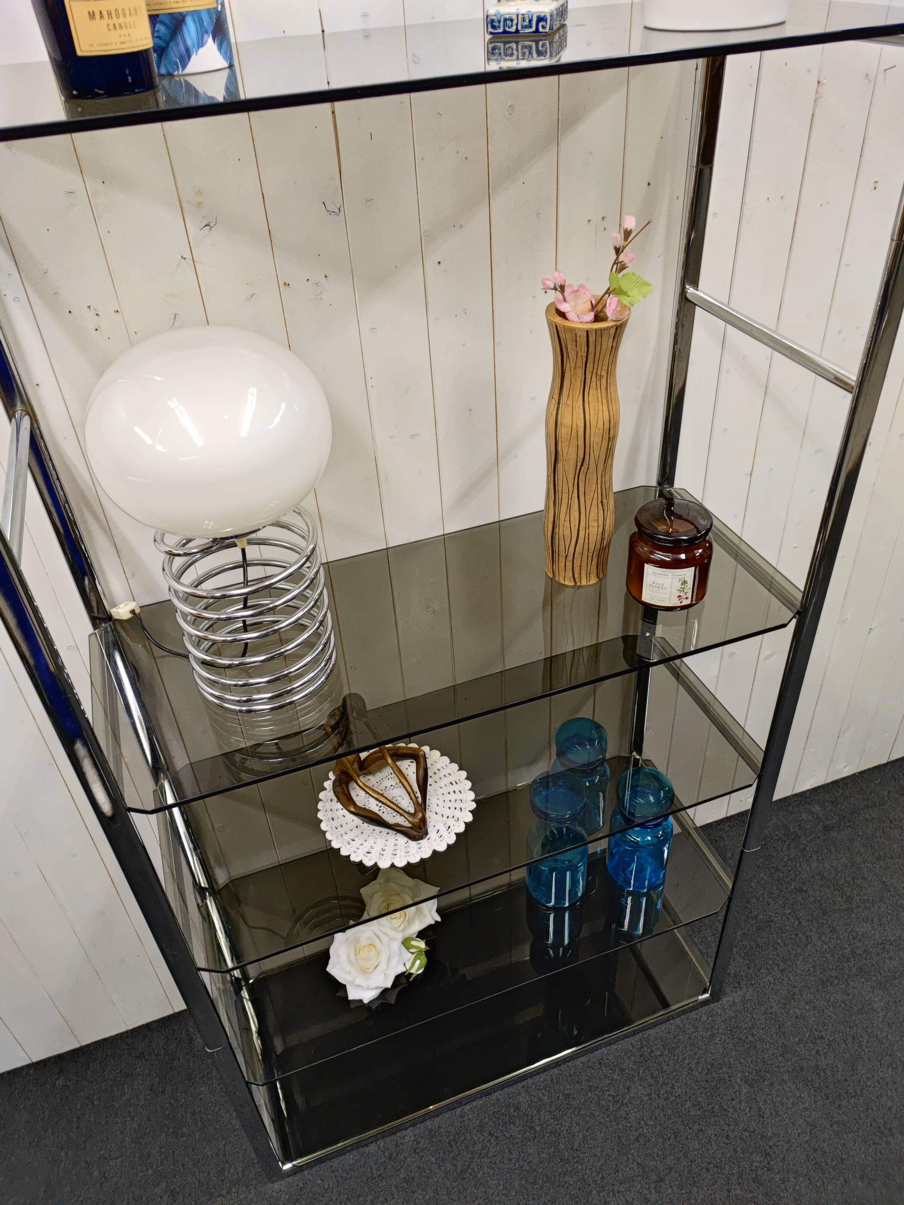 Étagère en chrome et verre fumé