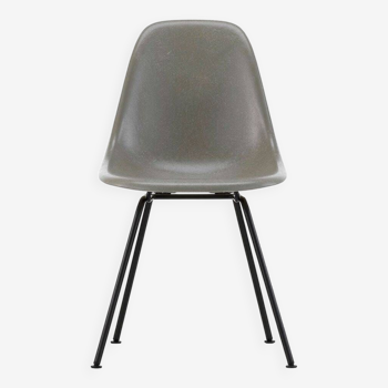 Eames Fiberglass Side DSX Chair - Vitra