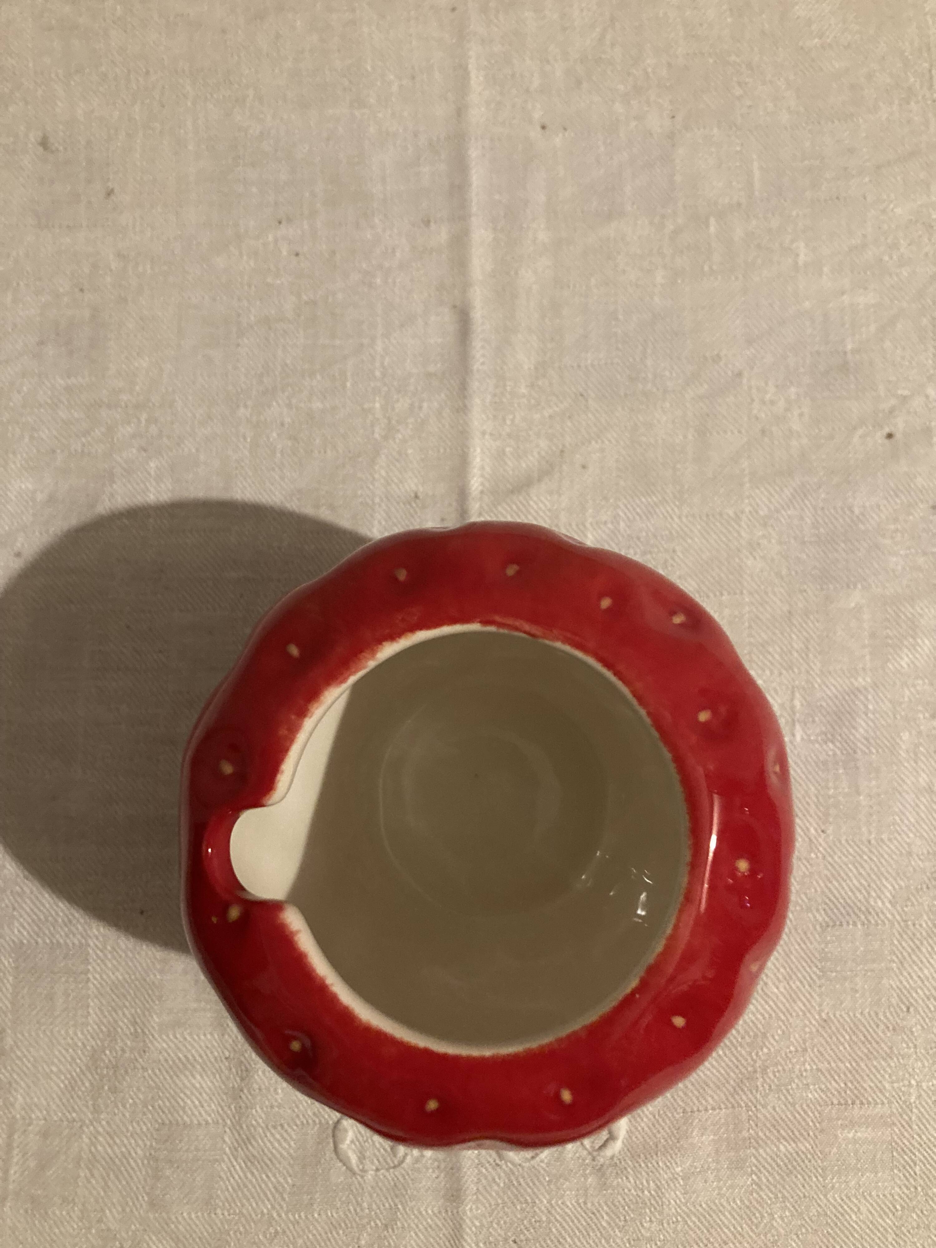 Strawberry-shaped jam slip