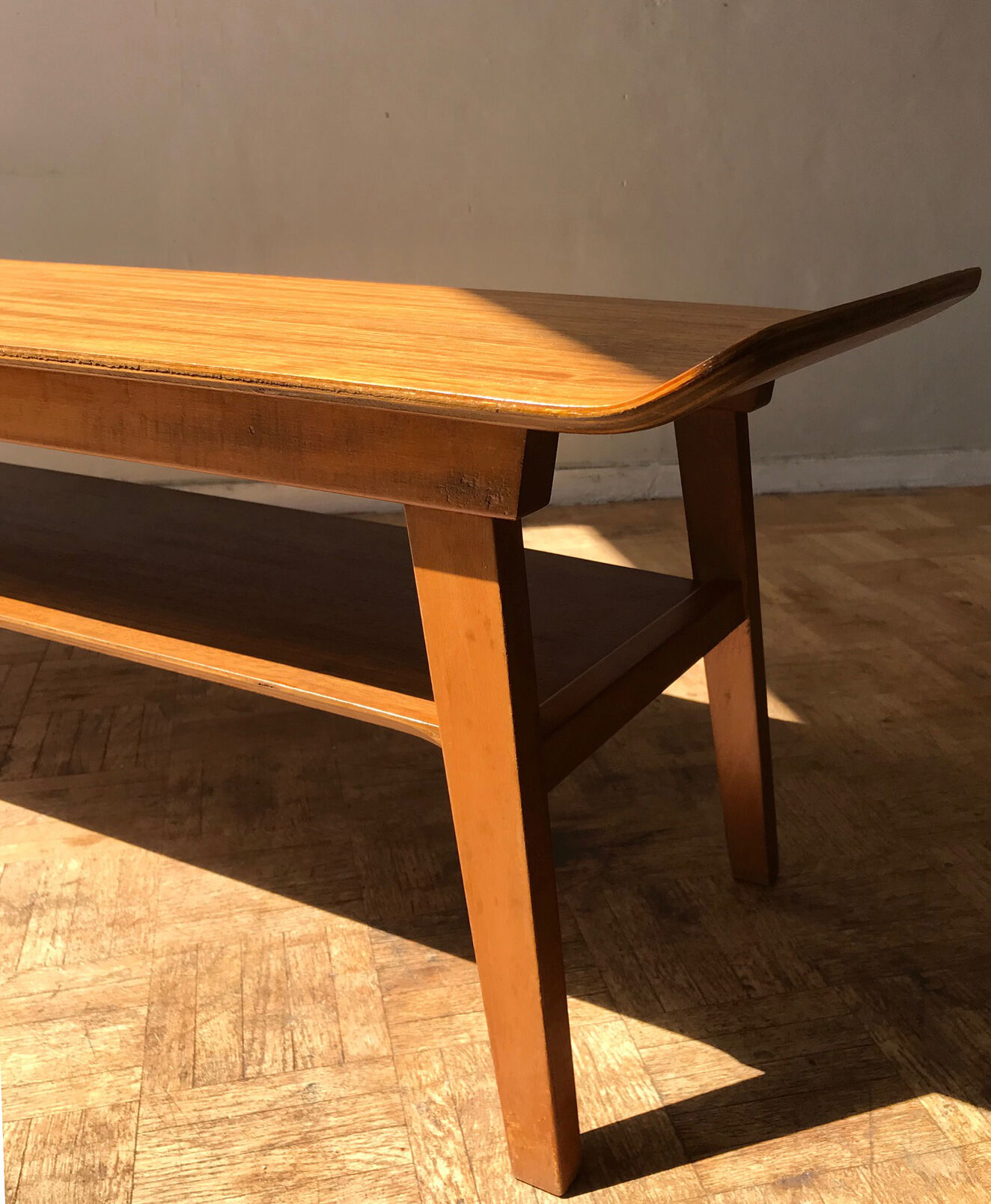 Table basse en teck clair, années 1960