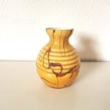 vase en opaline jaune , beige des années 50