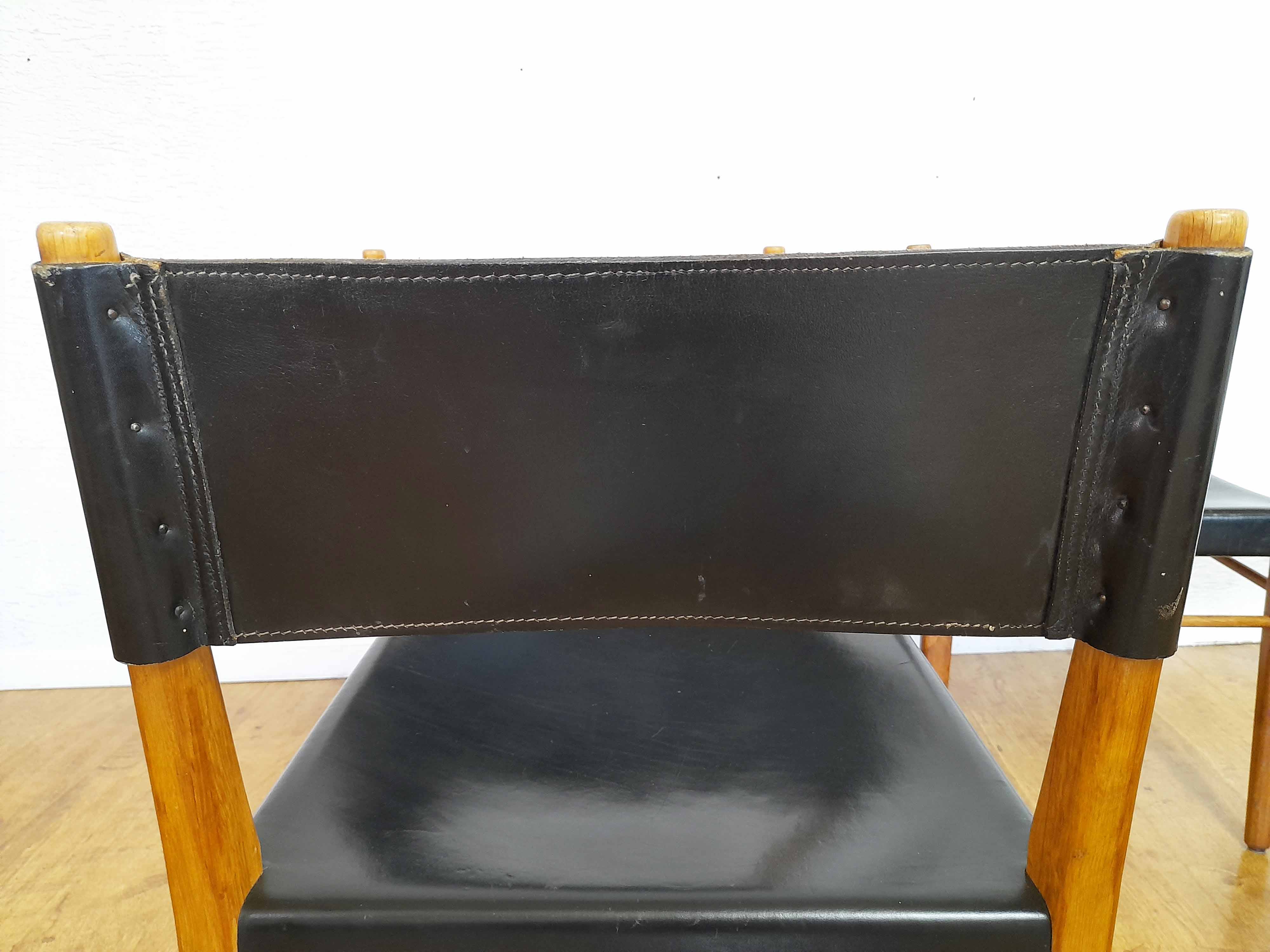 Set of 4 oak and leather chairs