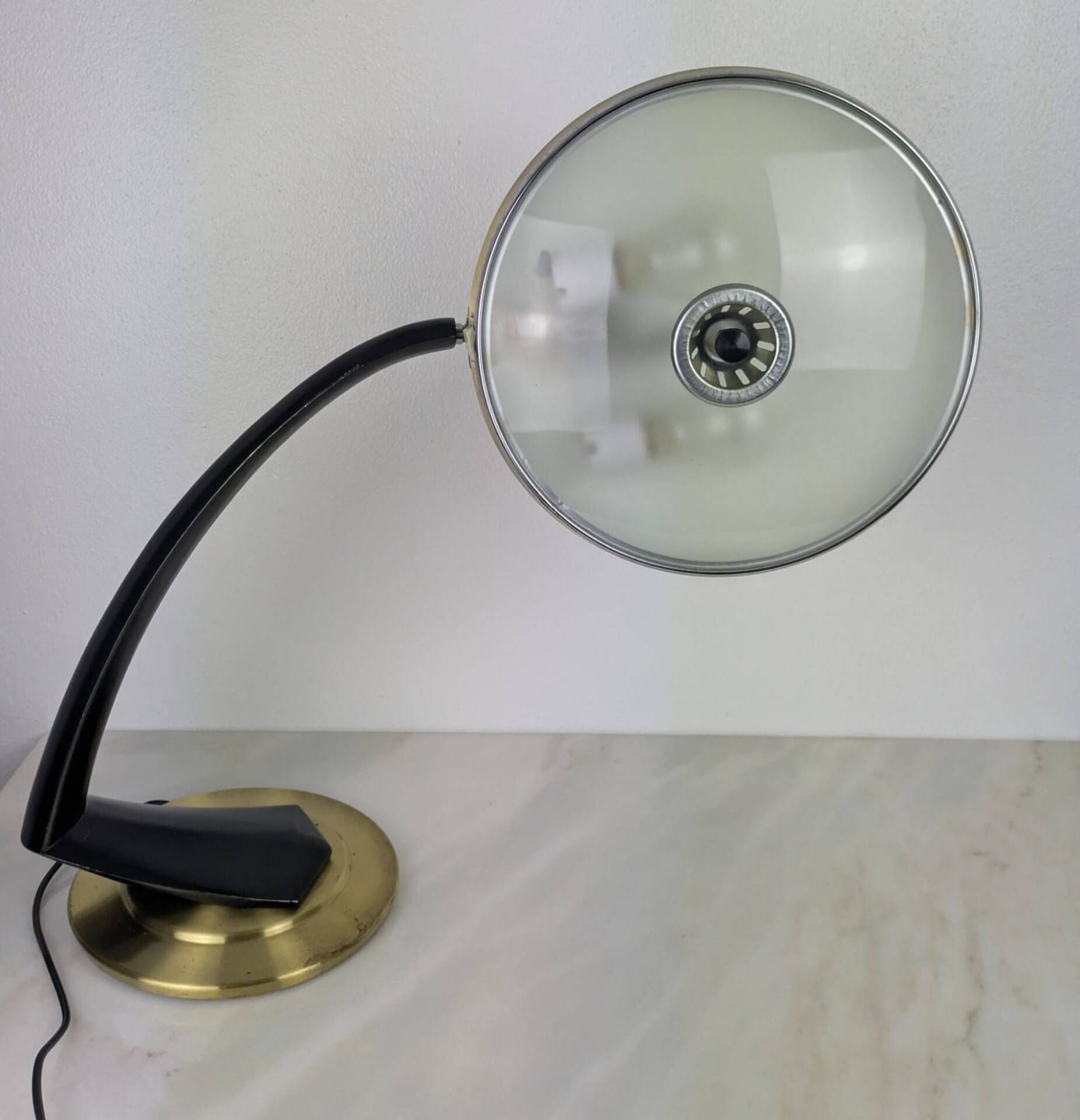 Fase boomerang 2000 table lamp designed by Luis Perez de la Oliva
