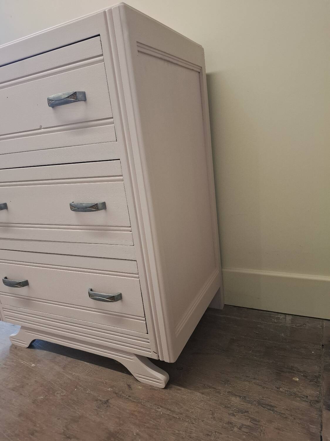 Children's chest of drawers