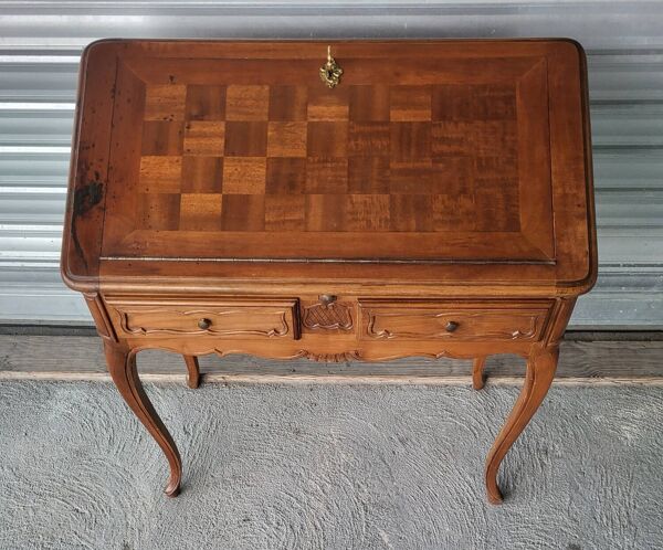 Bureau de pente, table à écrire style Louis XV