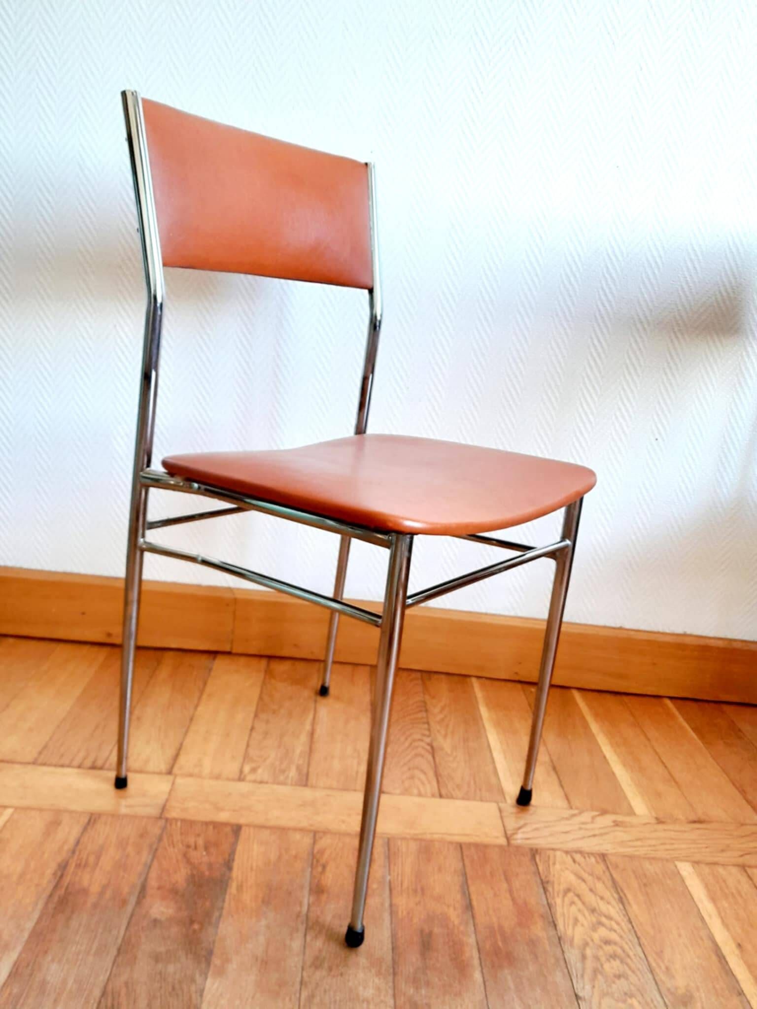 Trois chaises mid century skaï et chrome 1950