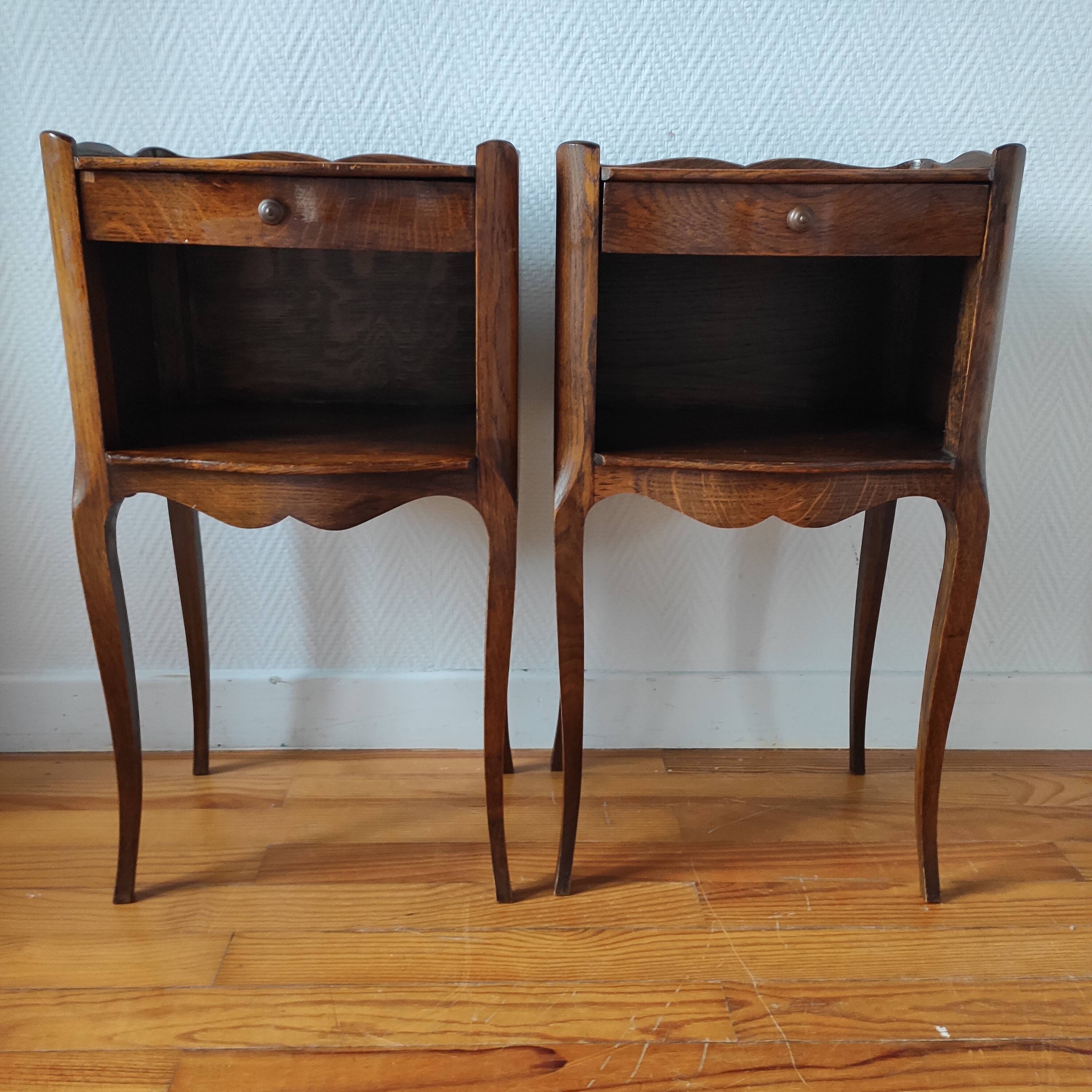 Paire de tables de chevet classique Louis xv