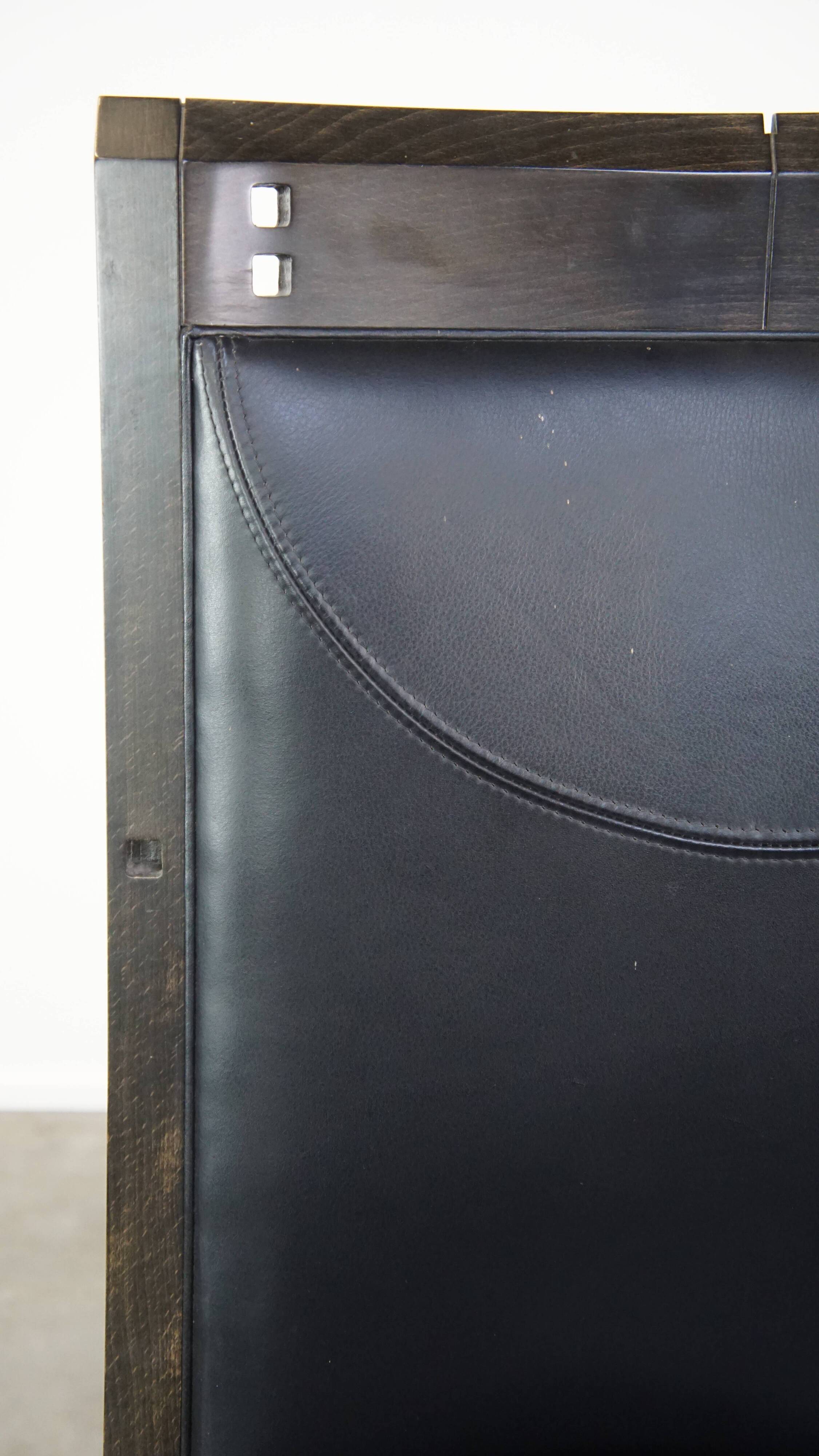 Fauteuil design en cuir noir de Giorgetti