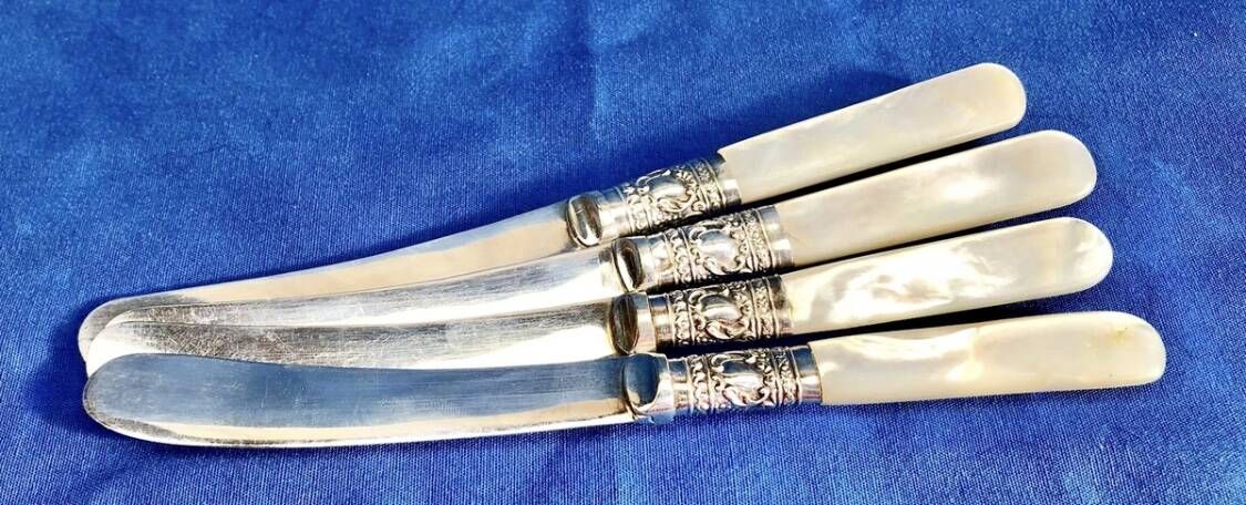 4 antique butter spreading knives in silver-plated metal and mother-of-pearl.