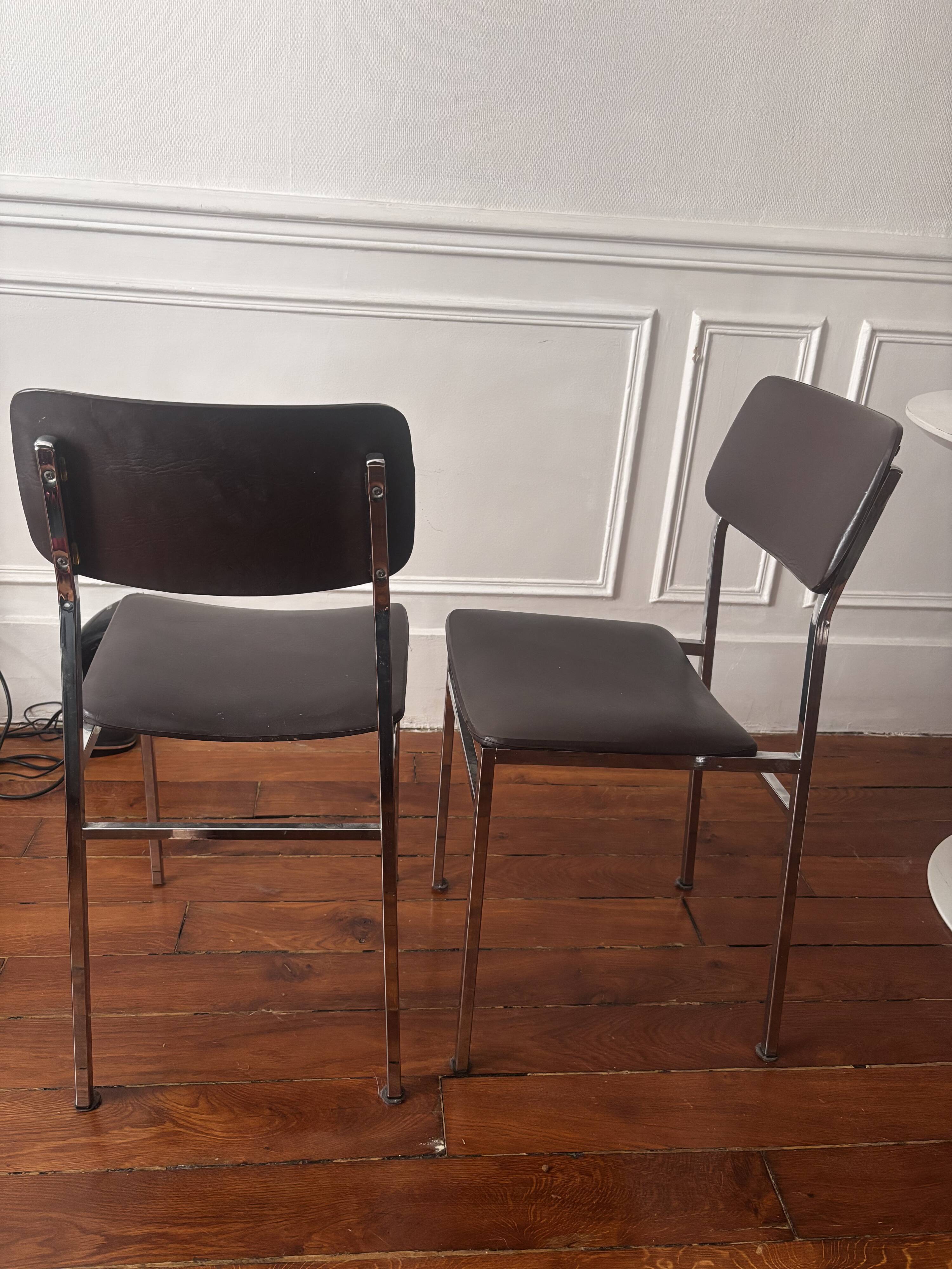 Paire de chaises vintage 70’s, chrome et skaï marron