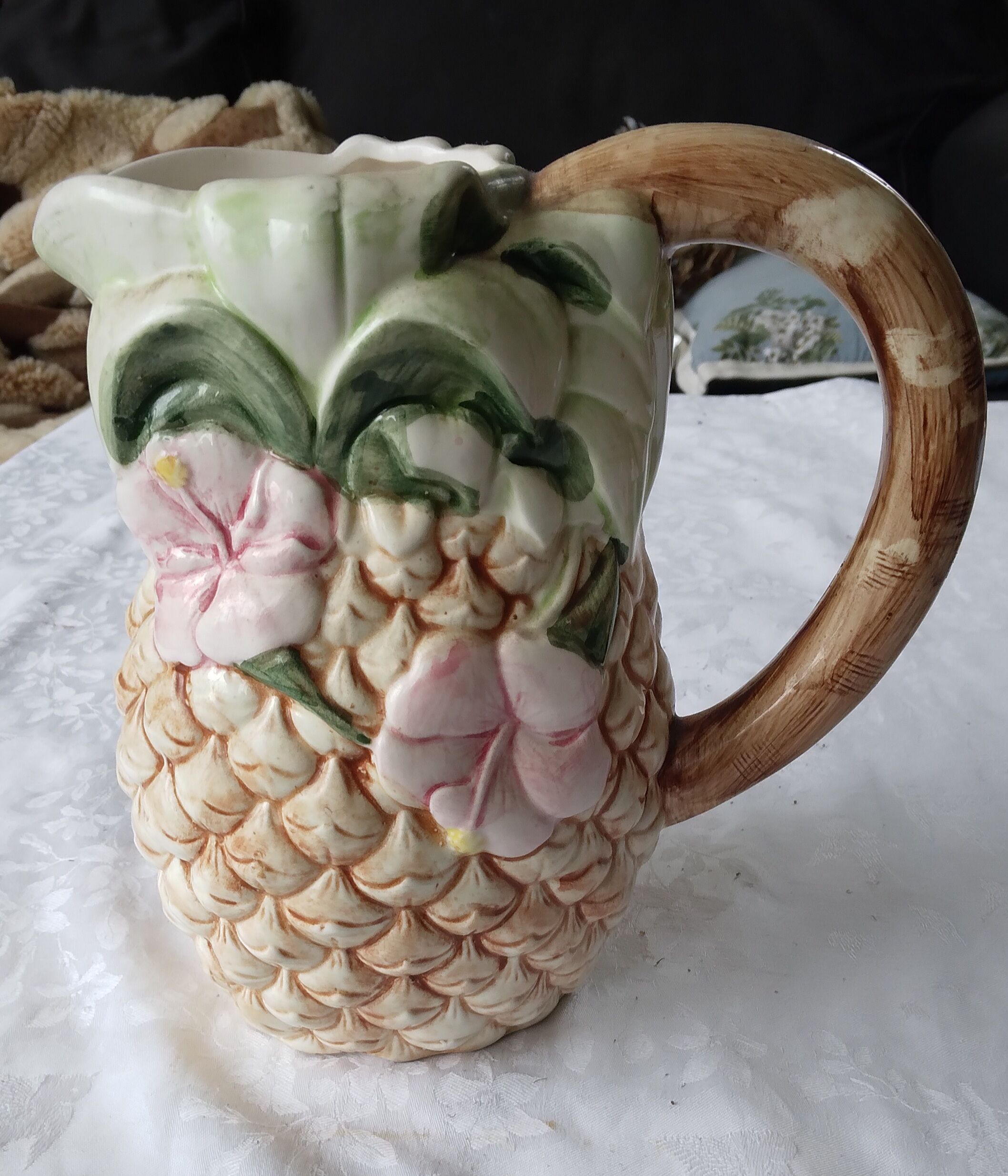 Slip pineapple pitcher