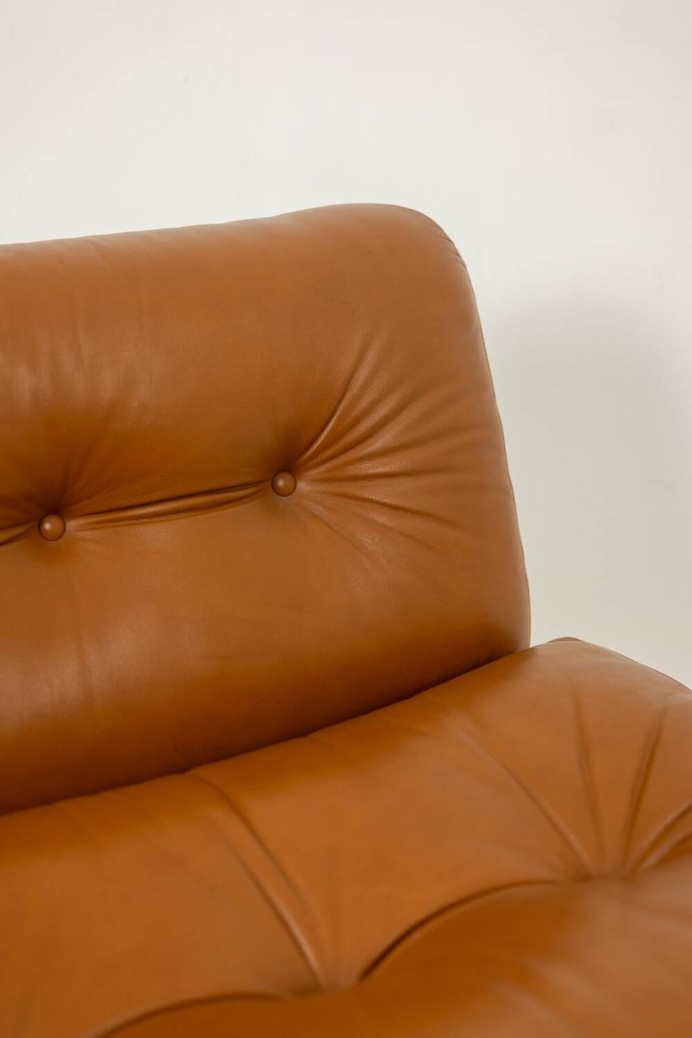 Mario Bellini, for B&B Amanta armchair in leather. Around 1970.