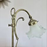 Art nouveau lamp in bronze and frosted glass tulip