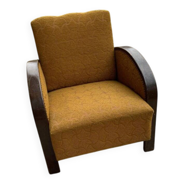 Fauteuil Art Déco 1920s en tissu jaune paille et bois foncé, accotoirs courbes