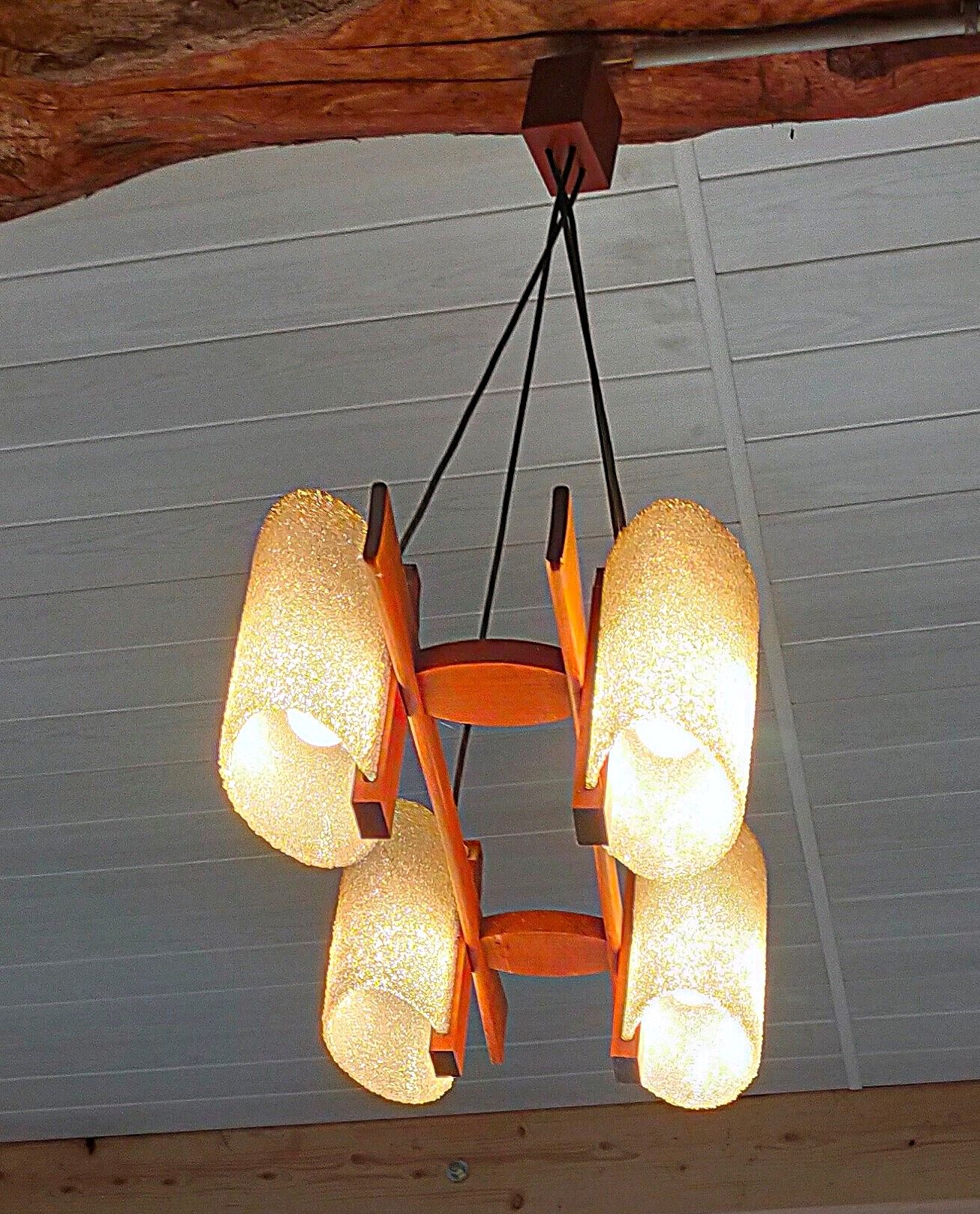 Lustre vintage scandinave en teck et perspex