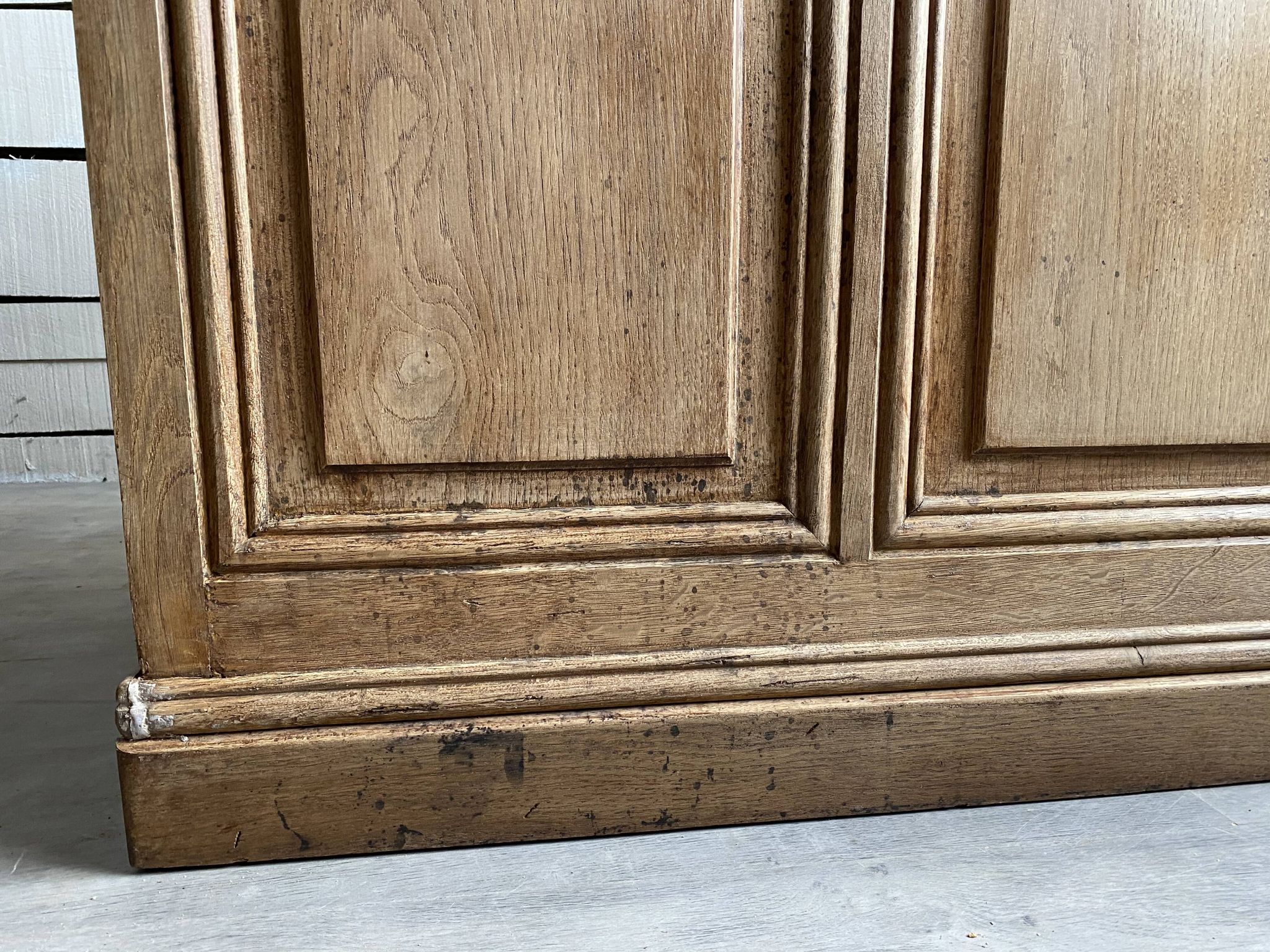 Oak counter